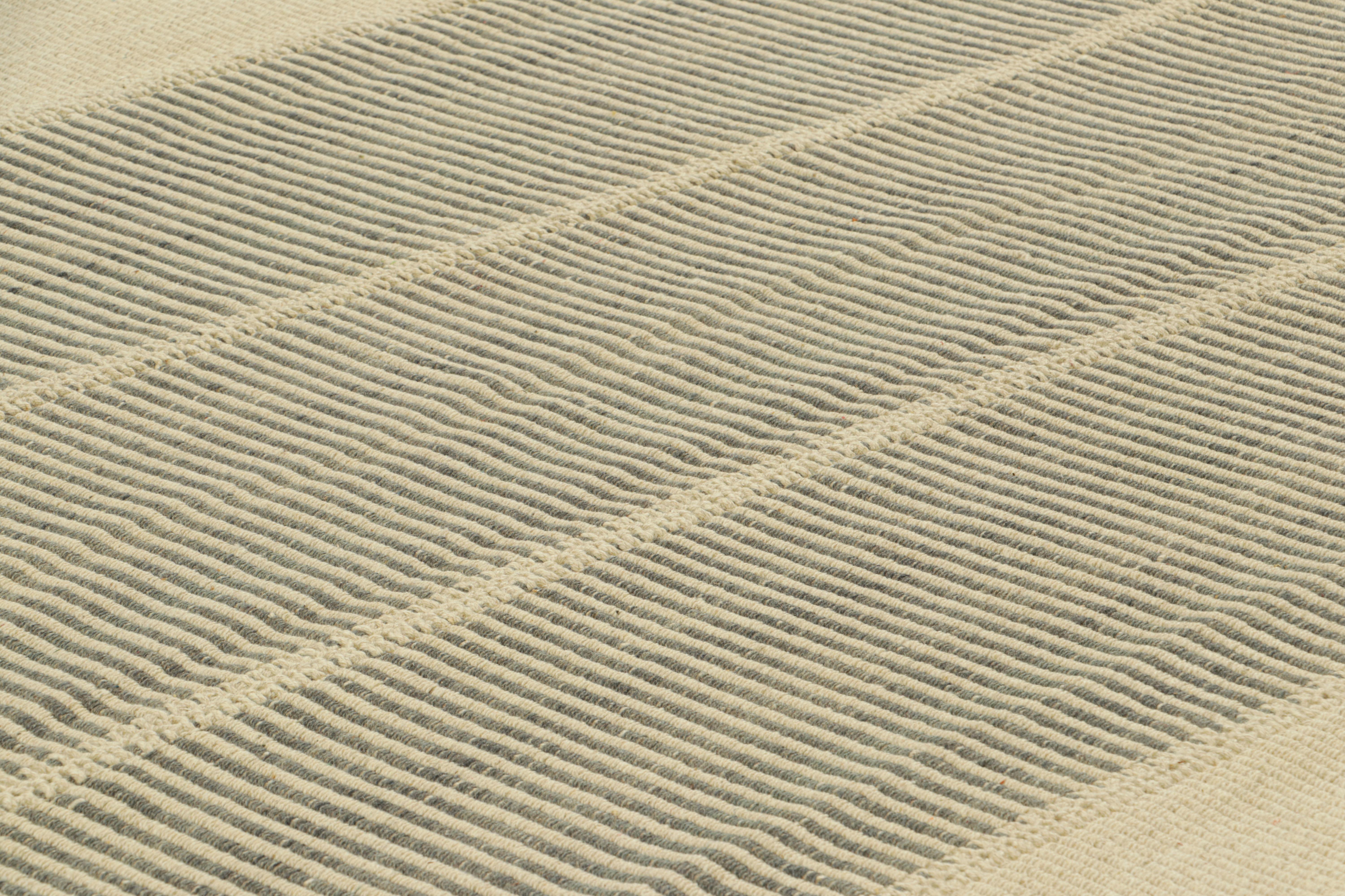 Tissé à la main en laine, ce design Kilim 8x11 fait partie d'une nouvelle collection contemporaine inventive à tissage plat de Rug & Kilim.

Sur le Design : 

Surnommée 