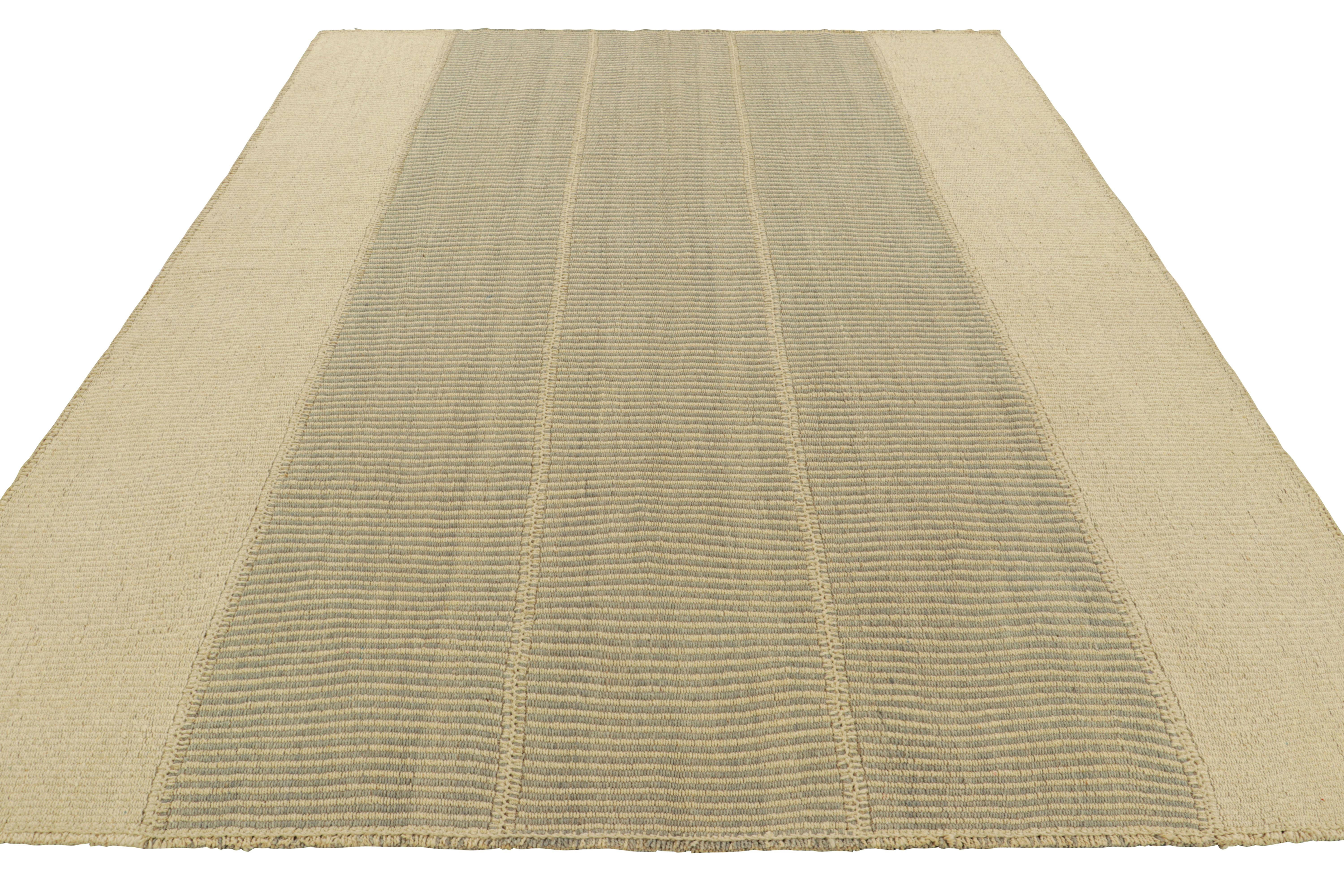 Rug & Kilim's Contemporary Kilim in Beige und Grauen Strukturstreifen (Handgewebt) im Angebot