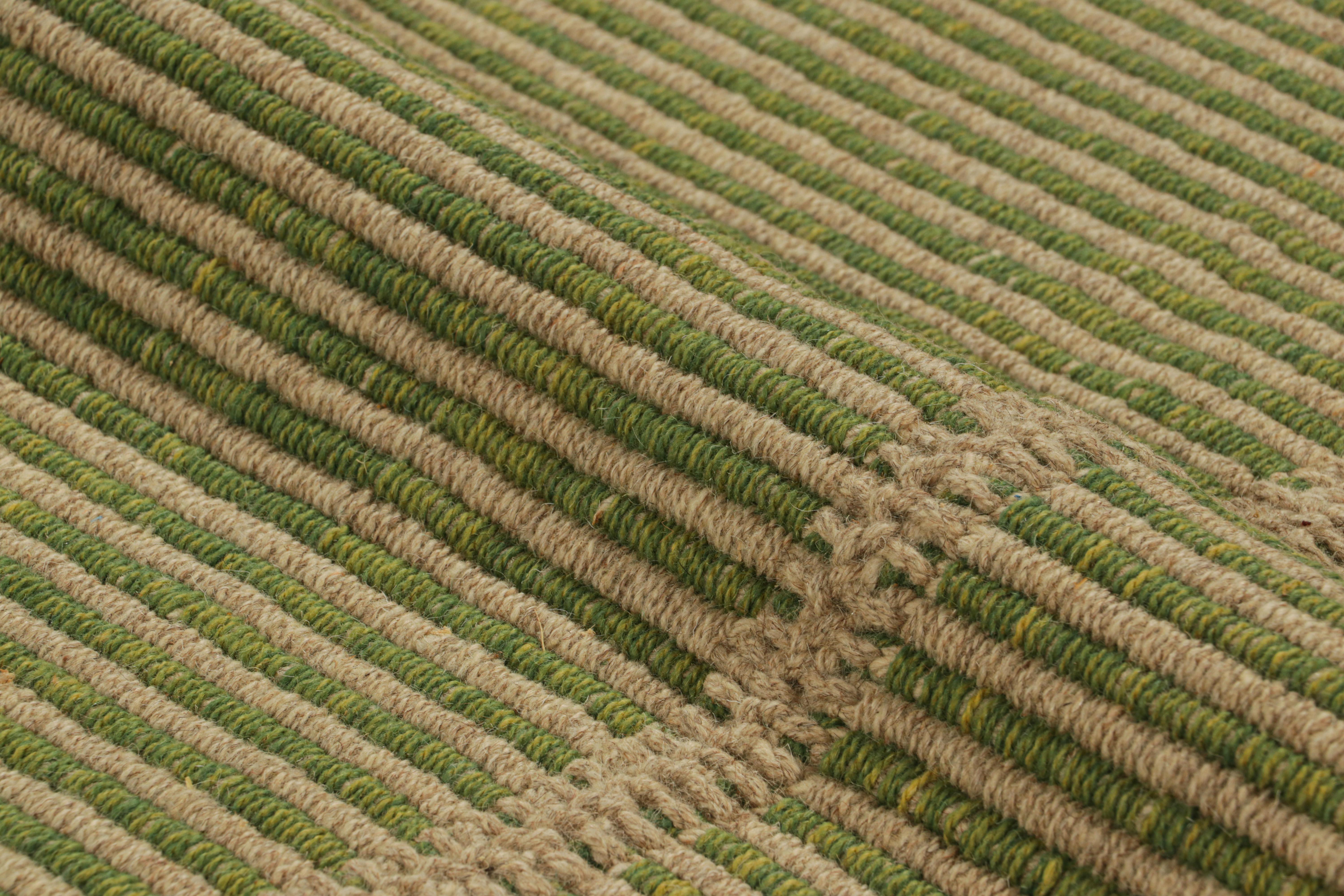 Kilim contemporáneo de Rug & Kilim en rayas de textura beige y verde en Nuevo estado para la venta en Long Island City, NY