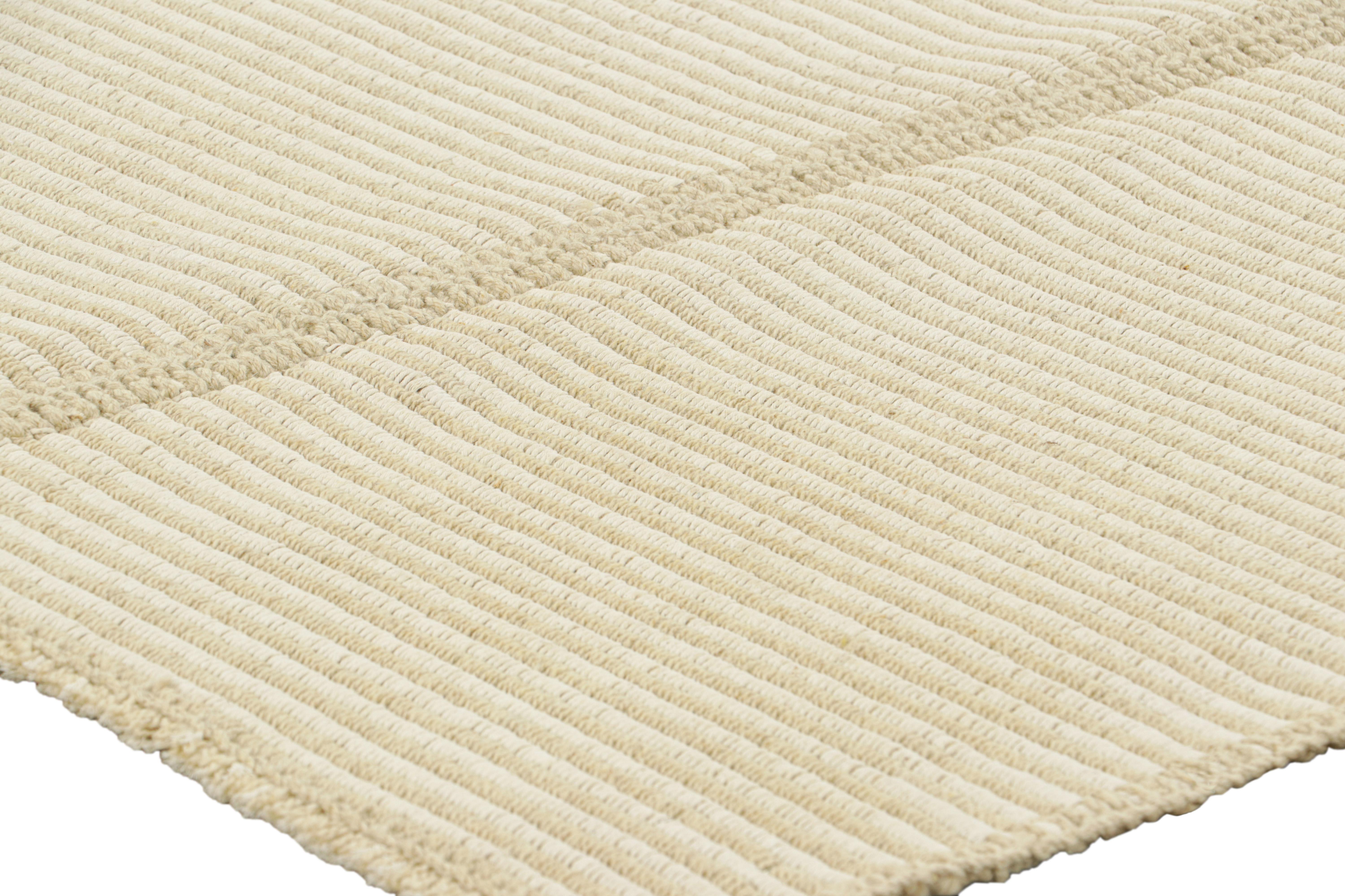 Kilim contemporáneo de Rug & Kilim en rayas texturadas beige y blanco marfil en Nuevo estado para la venta en Long Island City, NY