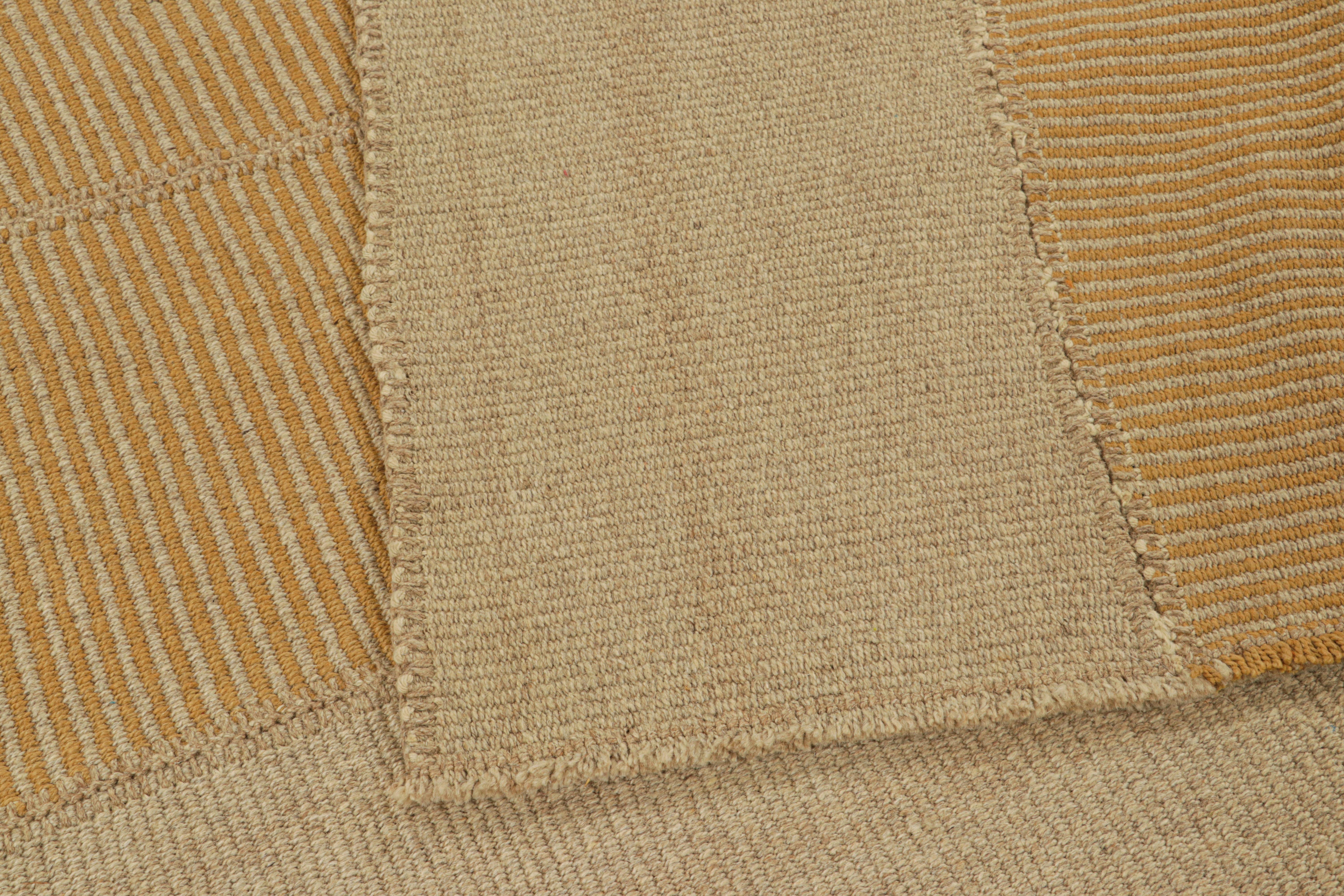 XXI secolo e contemporaneo Rug & Kilim: Kilim contemporaneo a strisce beige e arancioni in vendita