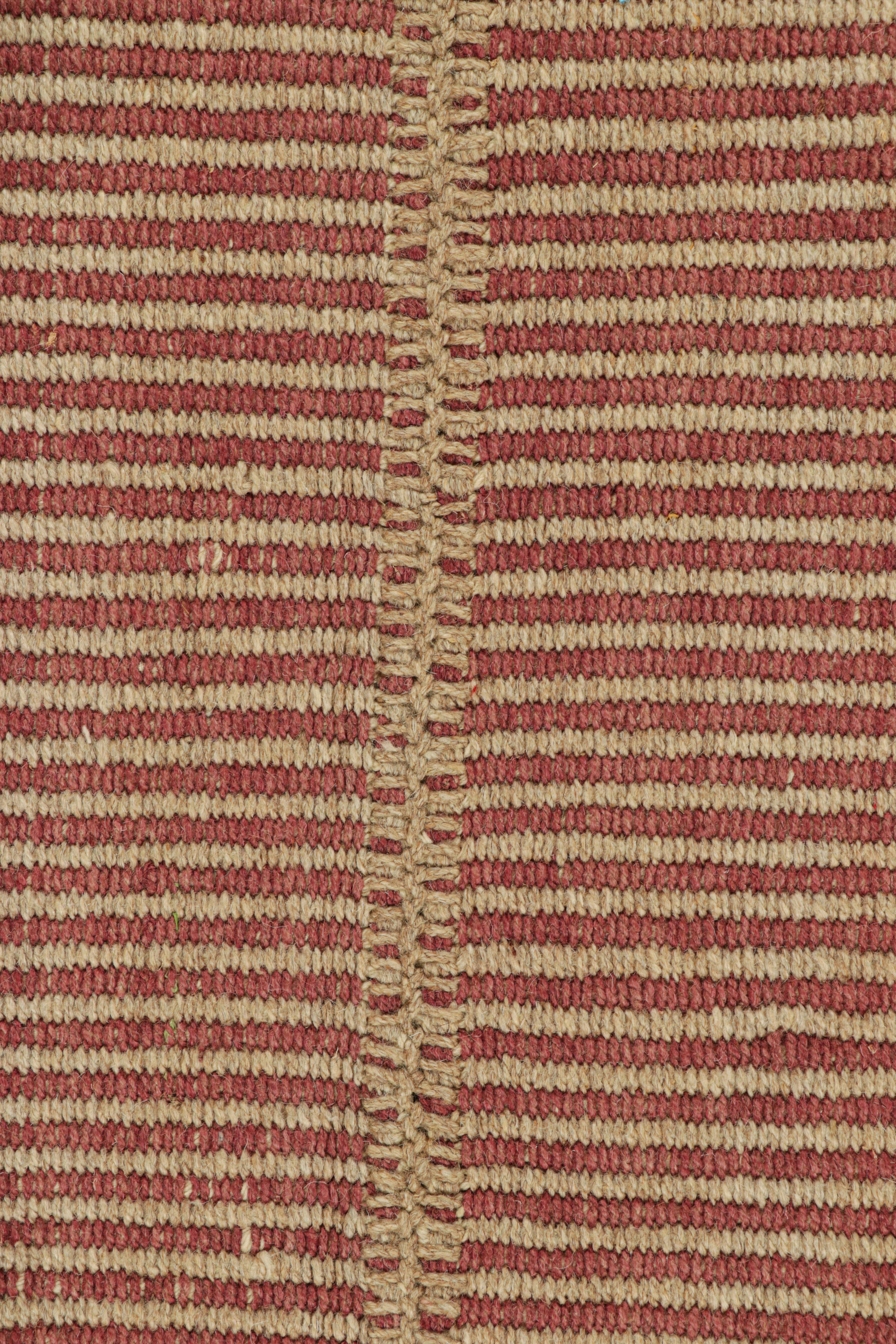 Moderne Rug & Kilim's Contemporary Kilim in Beige and Red Textural Stripes (Kilim contemporain à rayures texturées beige et rouge) en vente