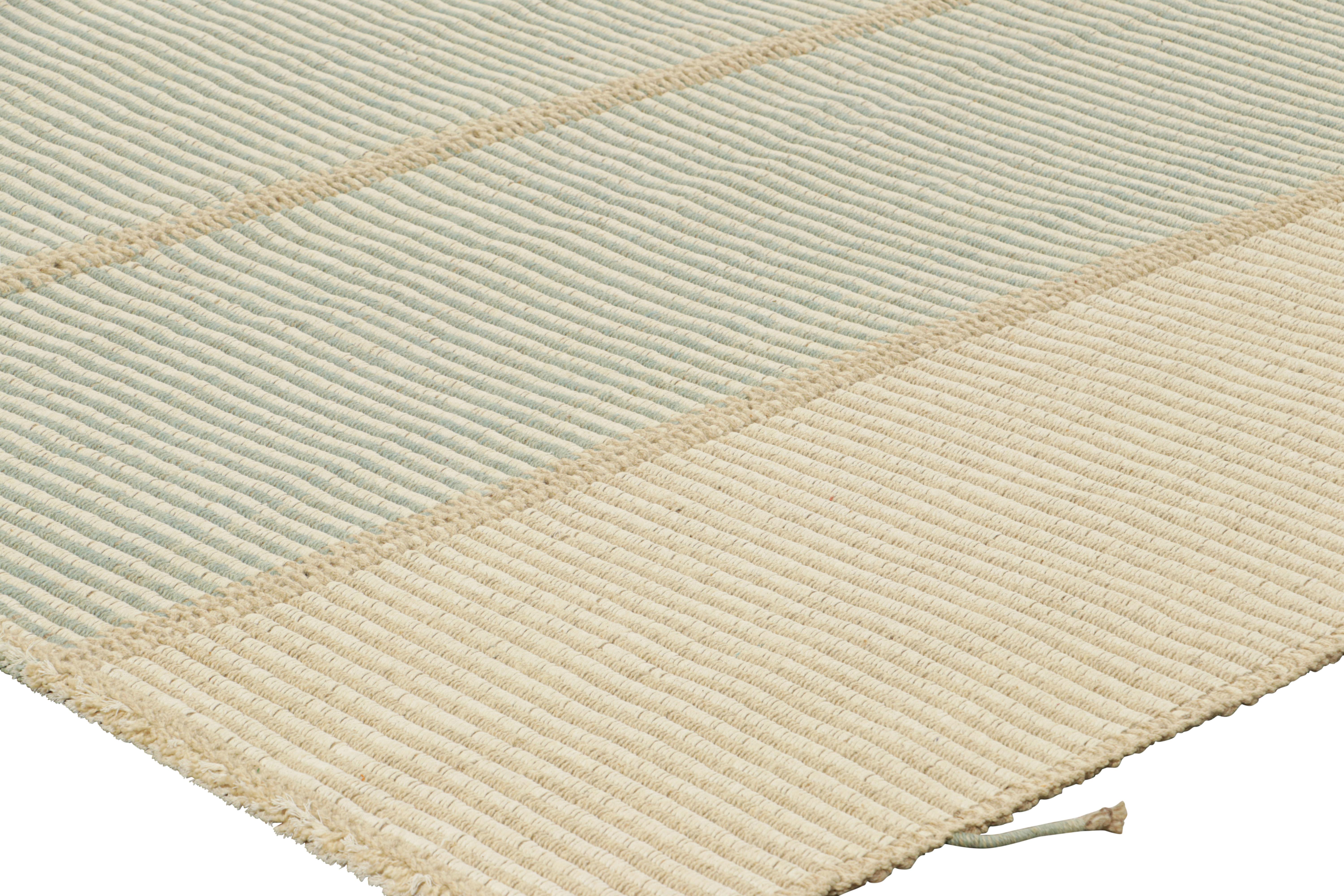 Rug & Kilim's Contemporary Kilim in Beige, Blau und Weiß mit Strukturstreifen im Zustand „Neu“ im Angebot in Long Island City, NY