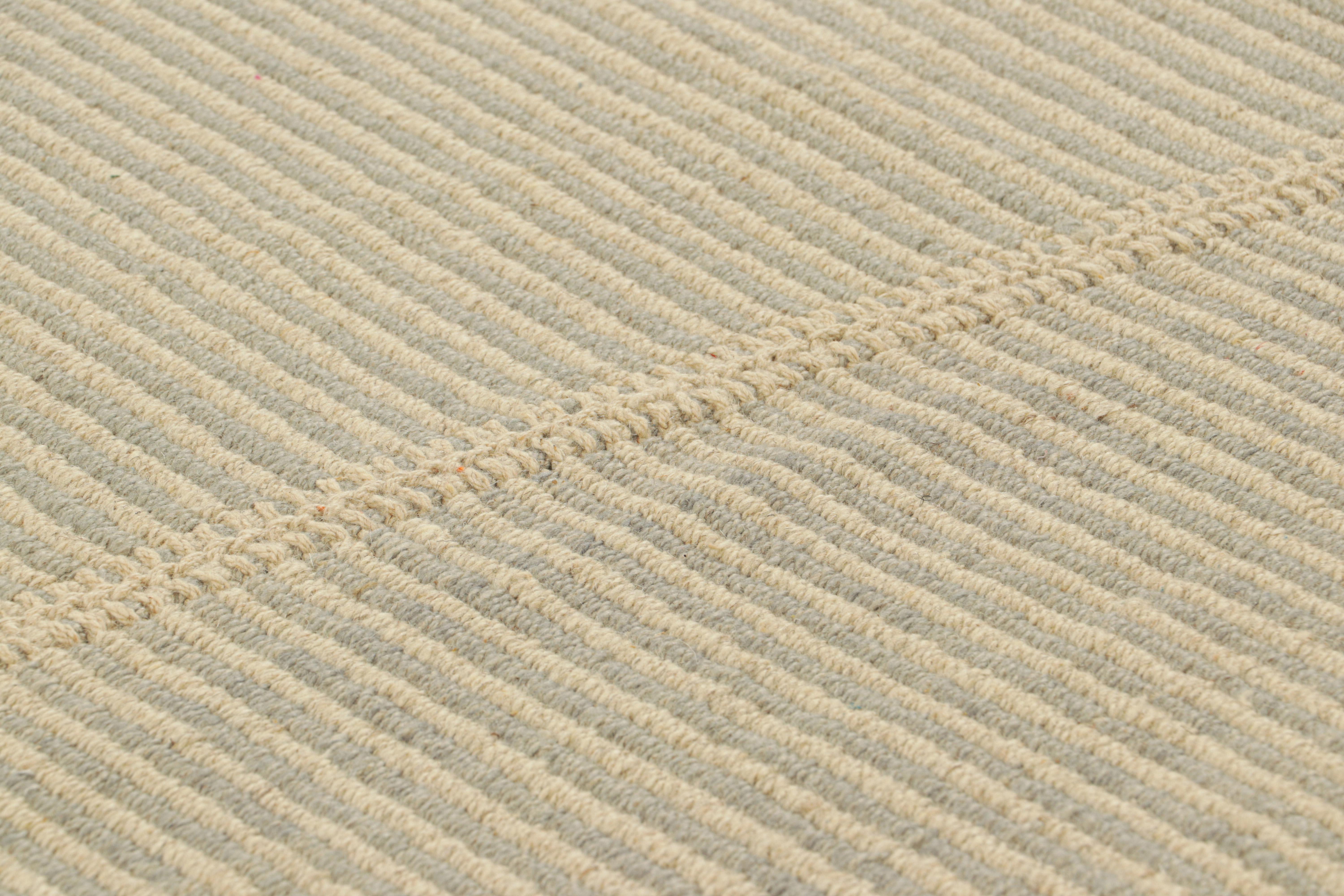 Tissé à la main en laine, un design Kilim 10x13 d'une nouvelle collection inventive de tissage plat contemporain de Rug & Kilim.

Sur le Design : 

Surnommée 