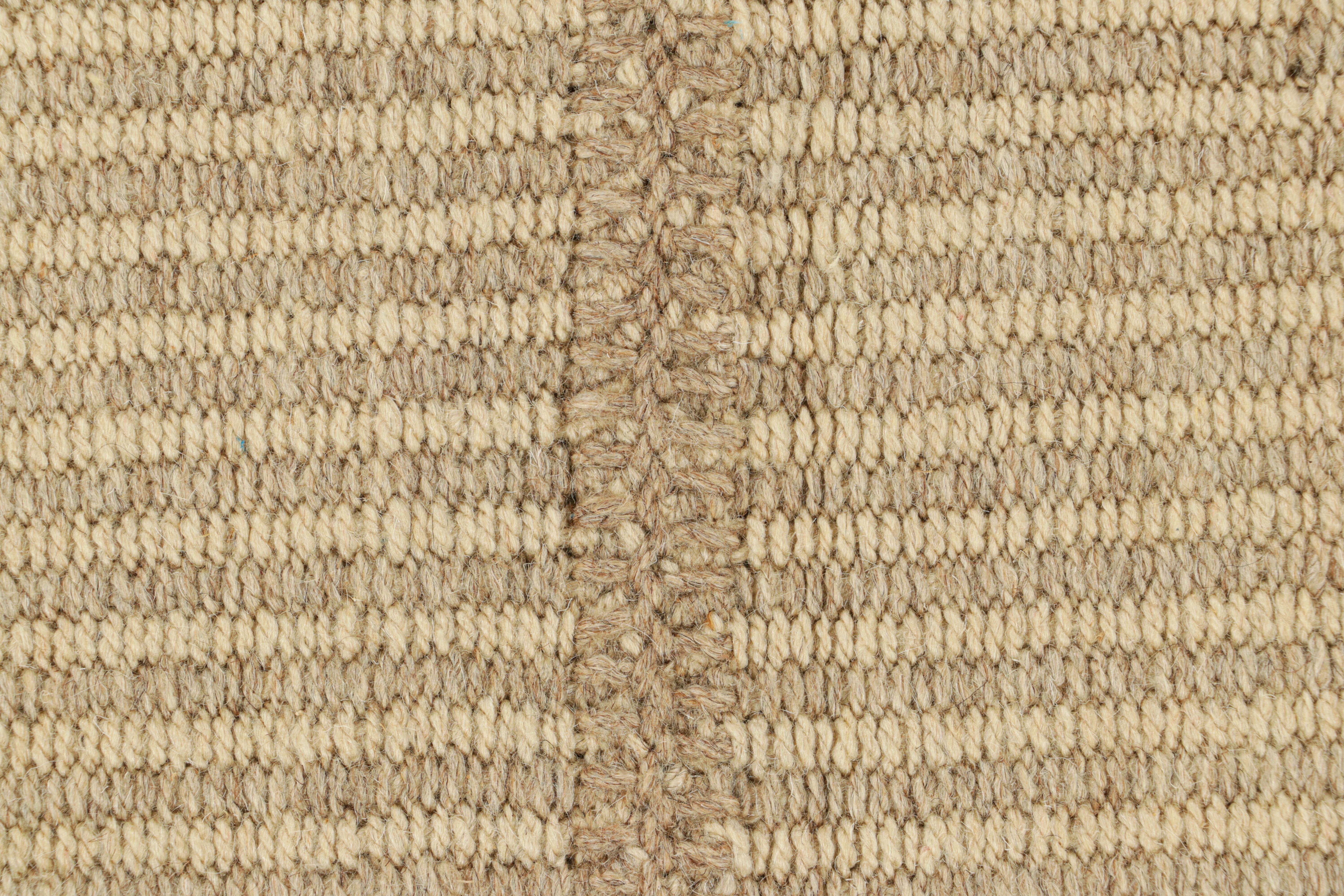 Kilim contemporáneo de Rug & Kilim en rayas de textura beige-marrón Moderno en venta