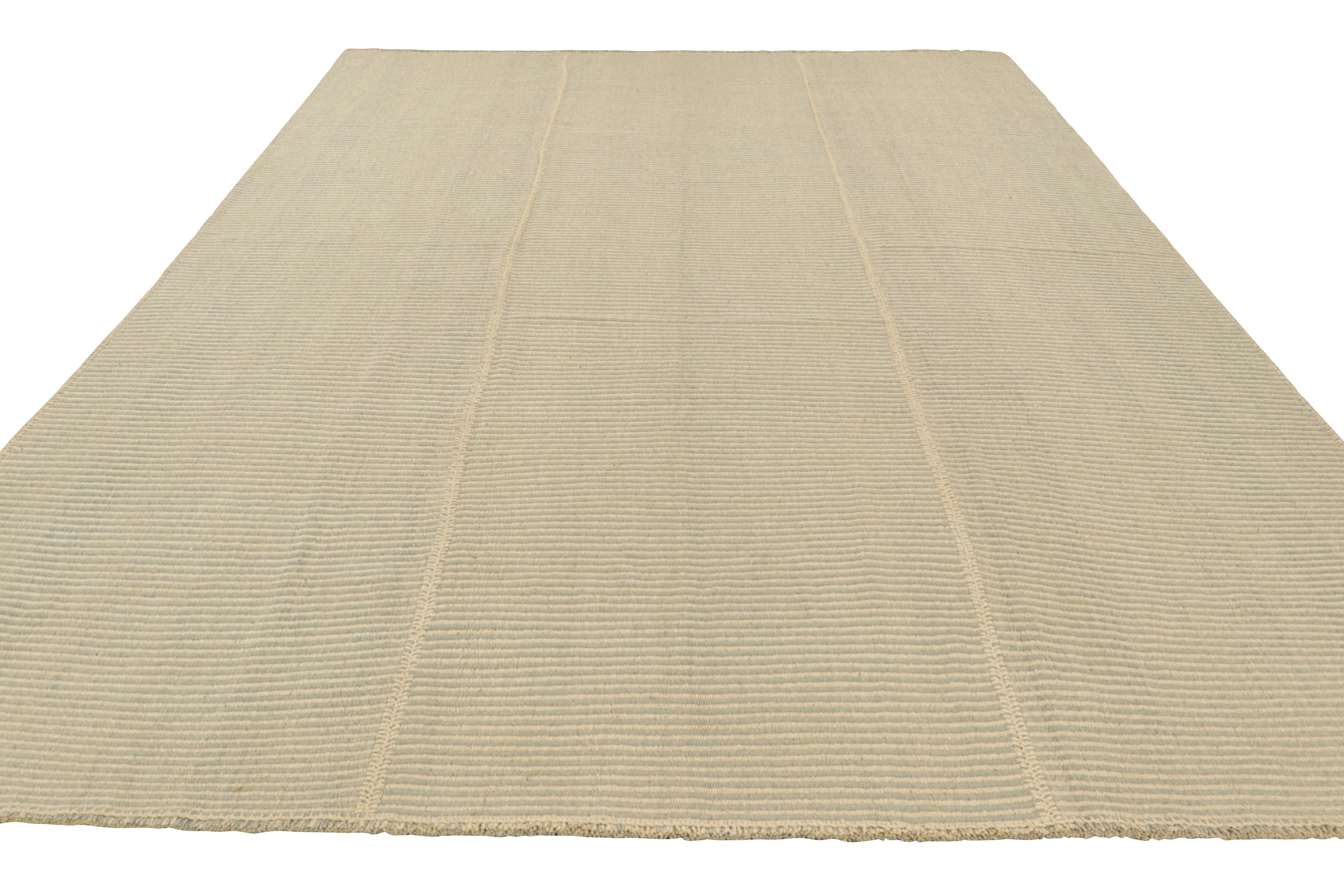 Rug & Kilim's Contemporary Kilim in Beige-Braun mit Strukturstreifen (Handgewebt) im Angebot
