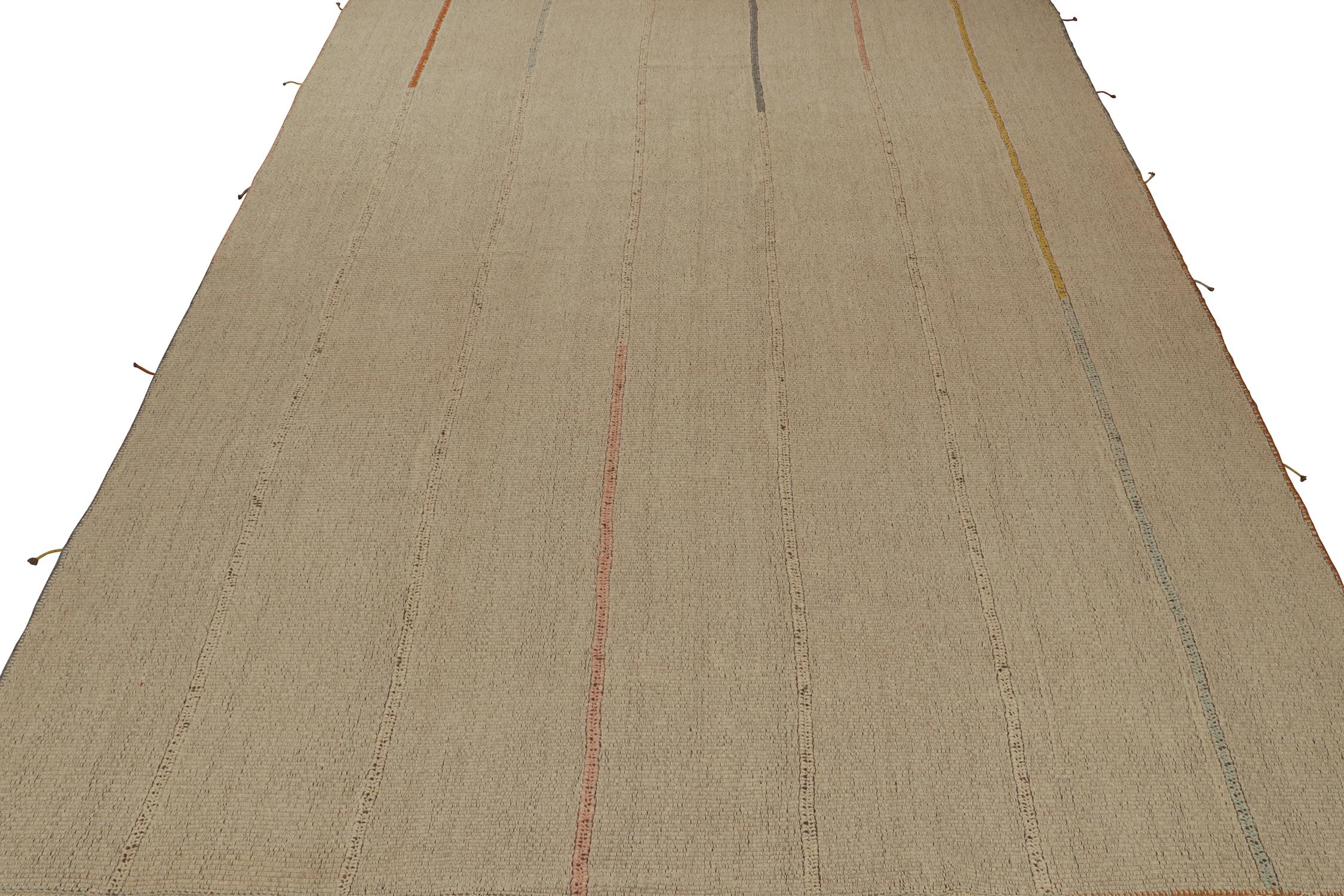Moderne Rug & Kilim's Contemporary Kilim in Beige-Brown with Colorful Accents (Kilim contemporain en beige et brun avec des accents colorés) en vente
