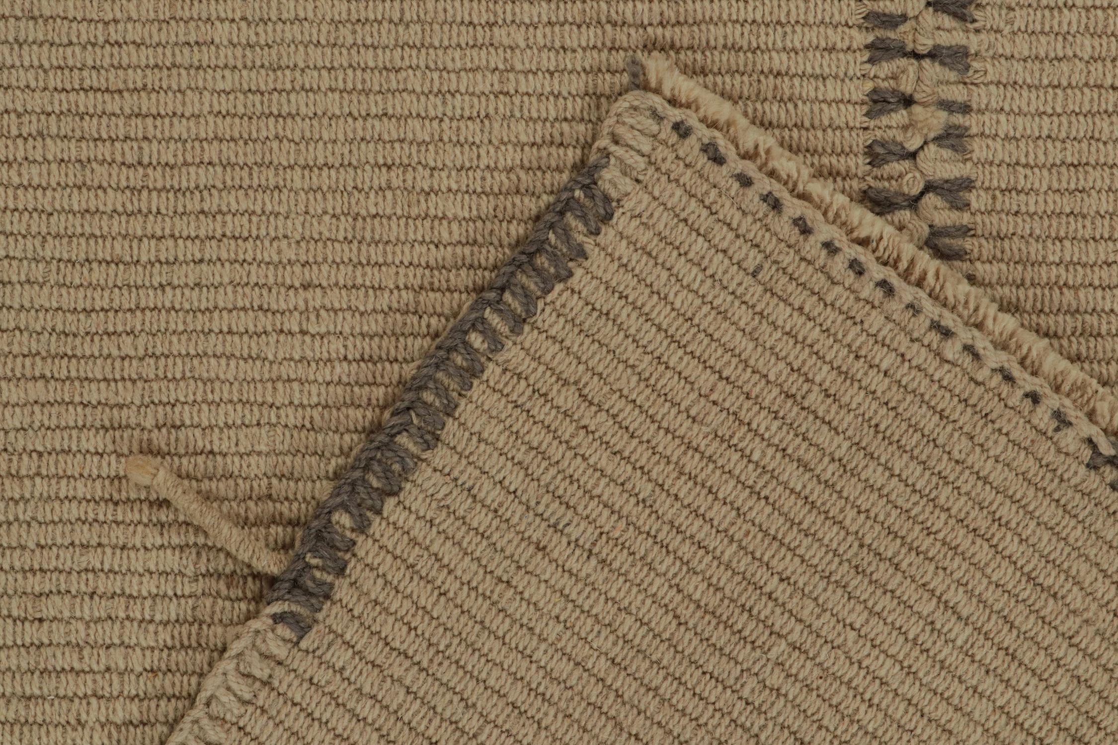 Rug & Kilims Contemporary Kilim in Beige-Braun mit grauen Akzenten (21. Jahrhundert und zeitgenössisch) im Angebot