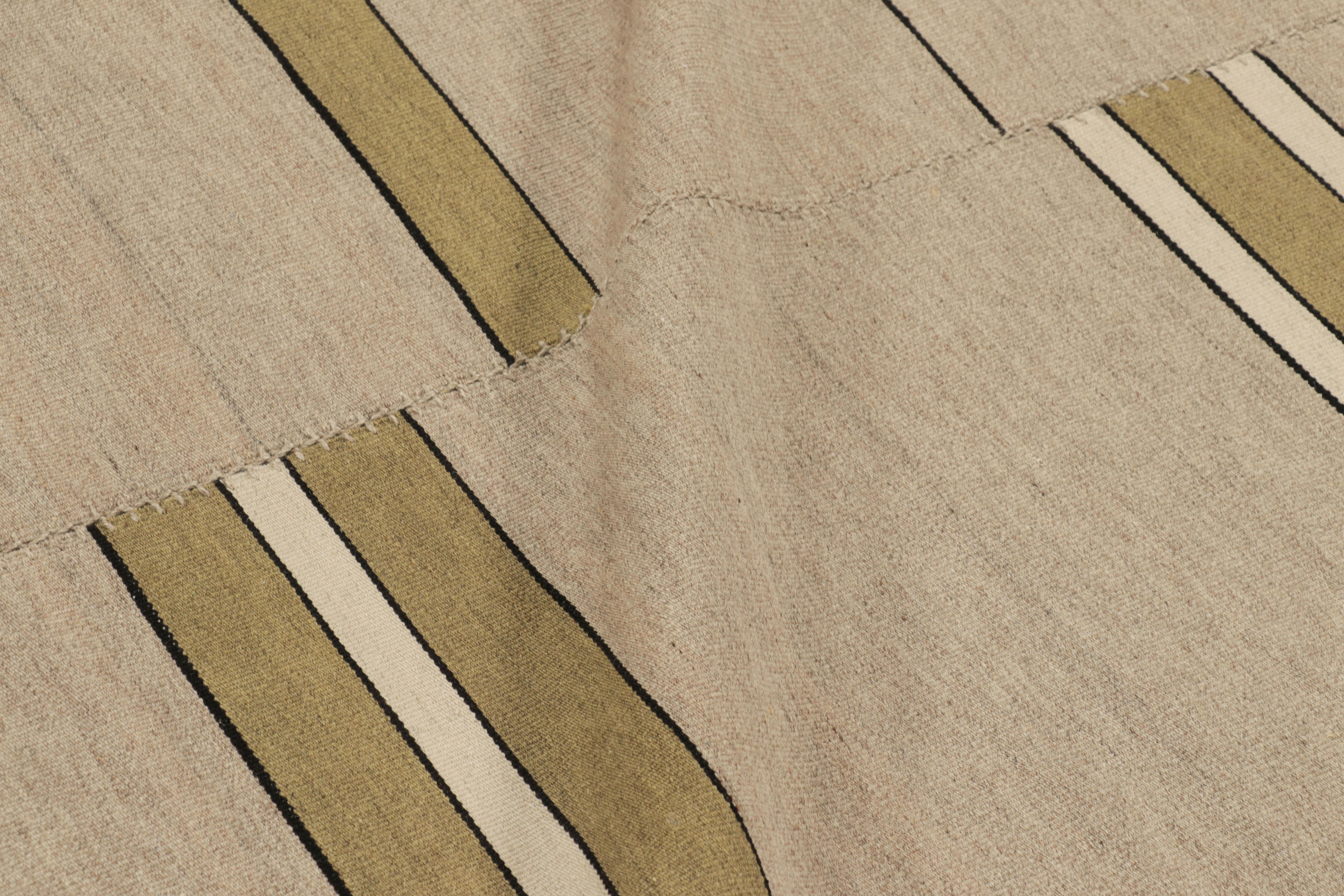 XXIe siècle et contemporain Rug & Kilim's Contemporary Kilim in Beige, Green and Black Tones (Kilim contemporain dans les tons beige, vert et noir) en vente