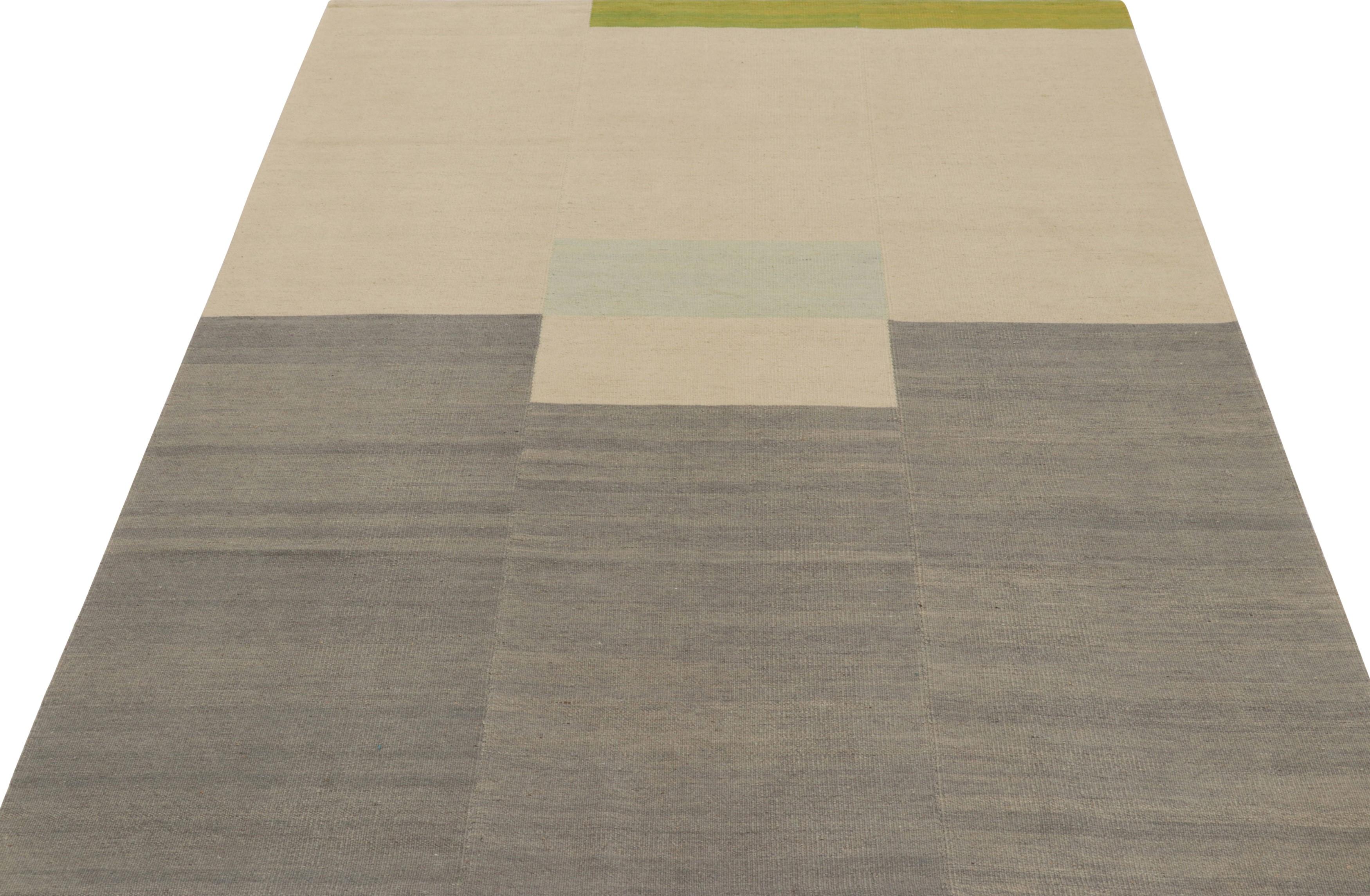 Tissé à la main Rug & Kilim's Contemporary Kilim in Beige, Green and Gray Tones (Kilim contemporain dans les tons beige, vert et gris) en vente