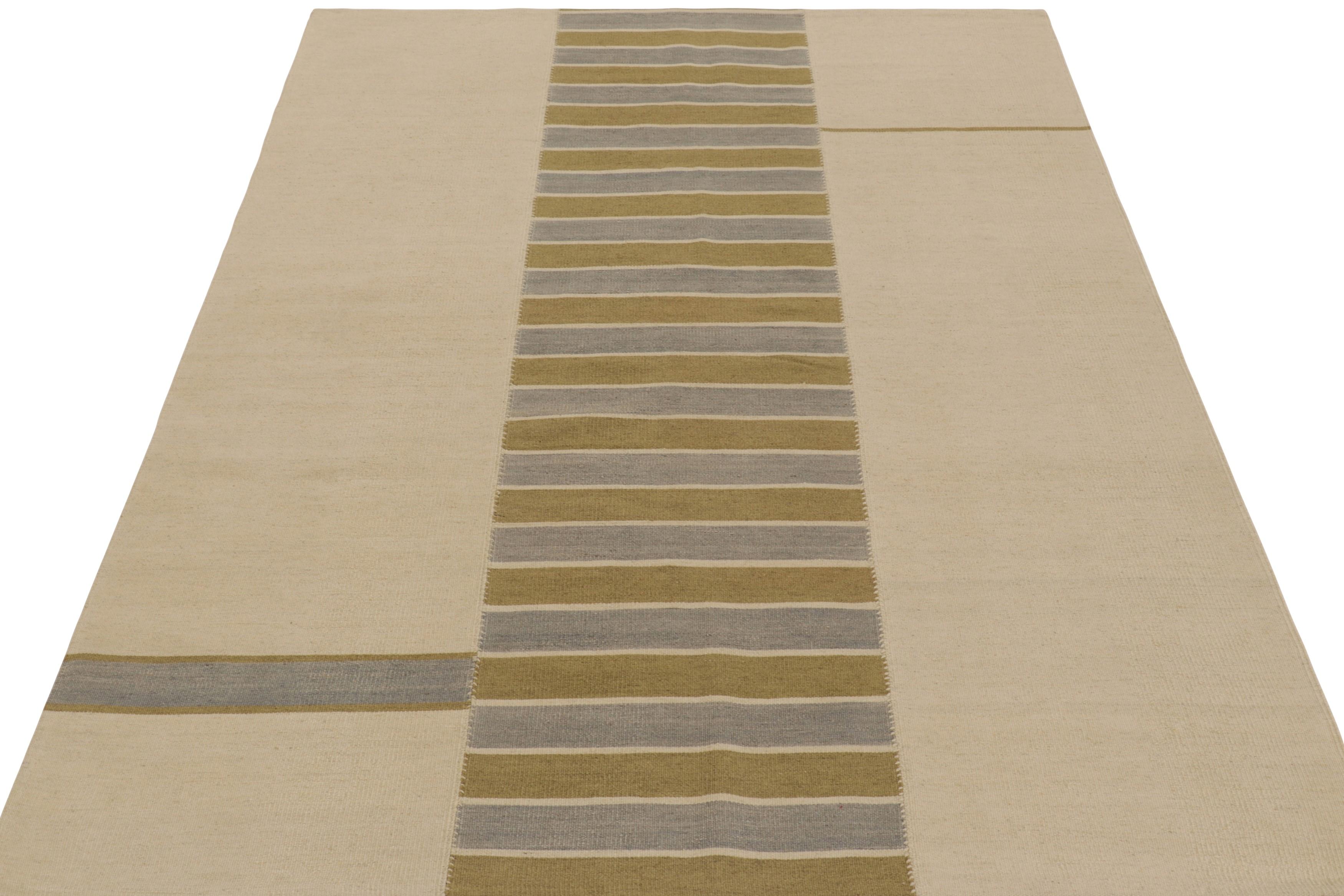 Tissé à la main Rug & Kilim's Contemporary Kilim in Beige, Green and Gray Tones (Kilim contemporain dans les tons beige, vert et gris) en vente