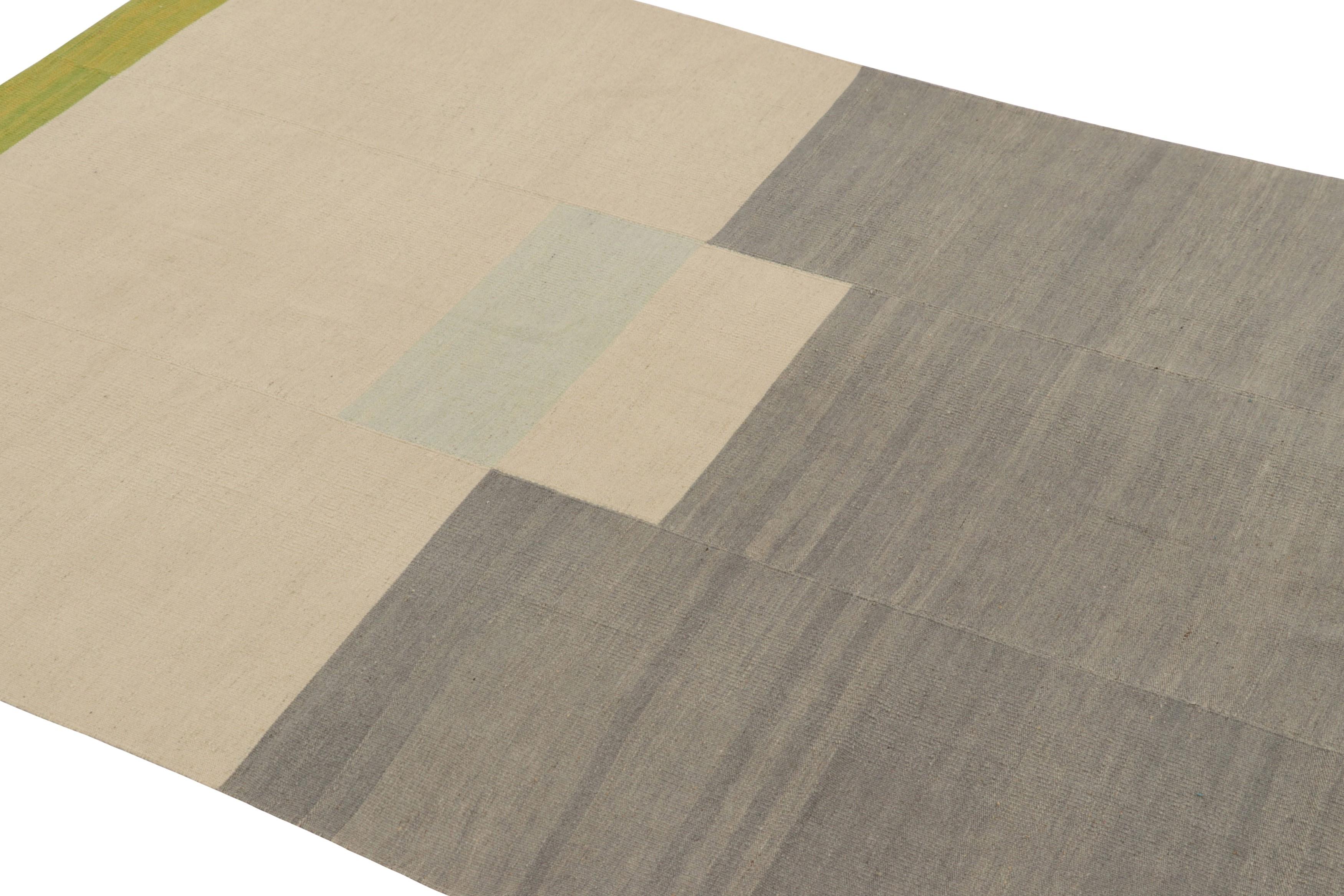 Rug & Kilim's Contemporary Kilim in Beige-, Grün- und Grautönen im Zustand „Neu“ im Angebot in Long Island City, NY