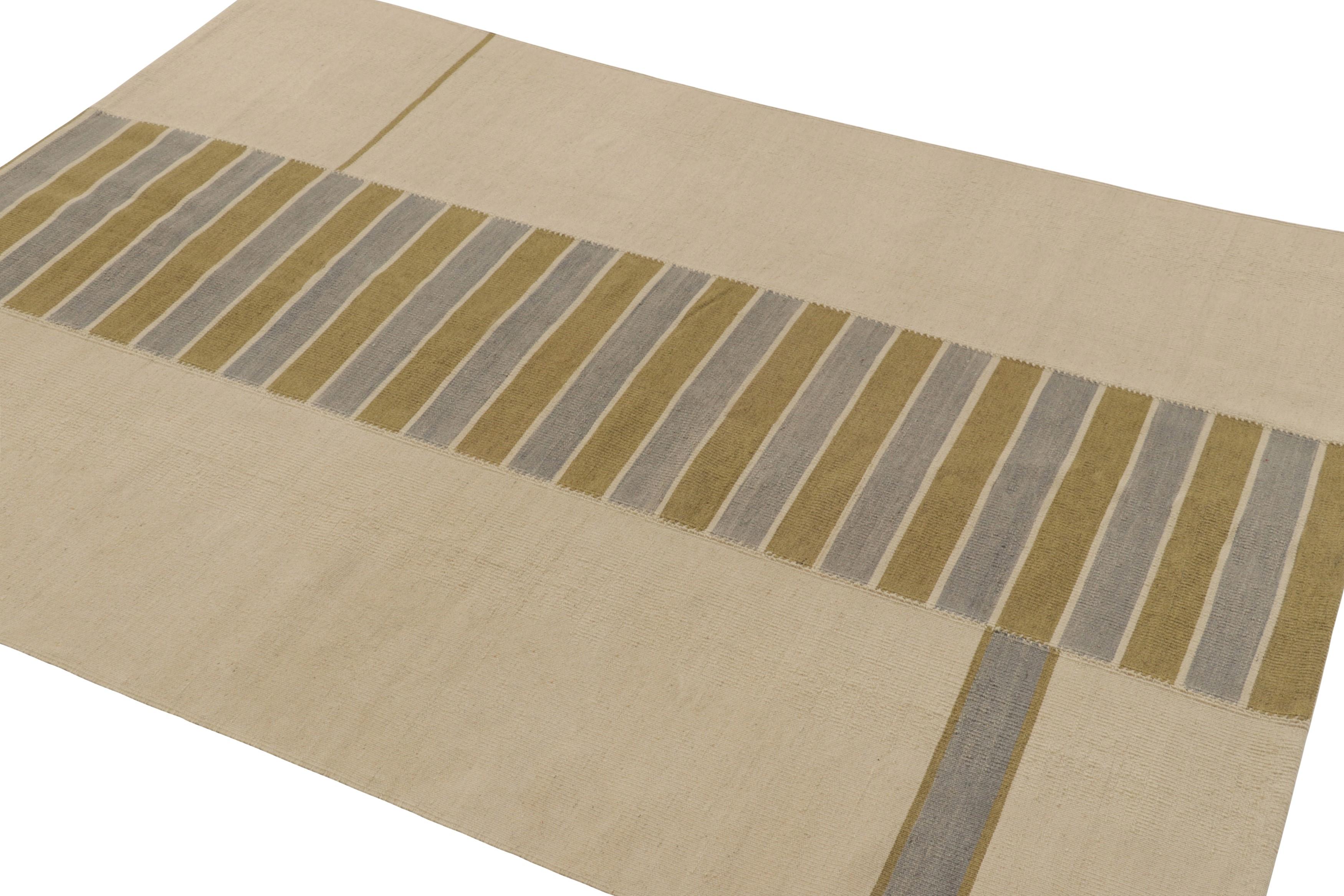Rug & Kilim's Contemporary Kilim in Beige-, Grün- und Grautönen im Zustand „Neu“ im Angebot in Long Island City, NY