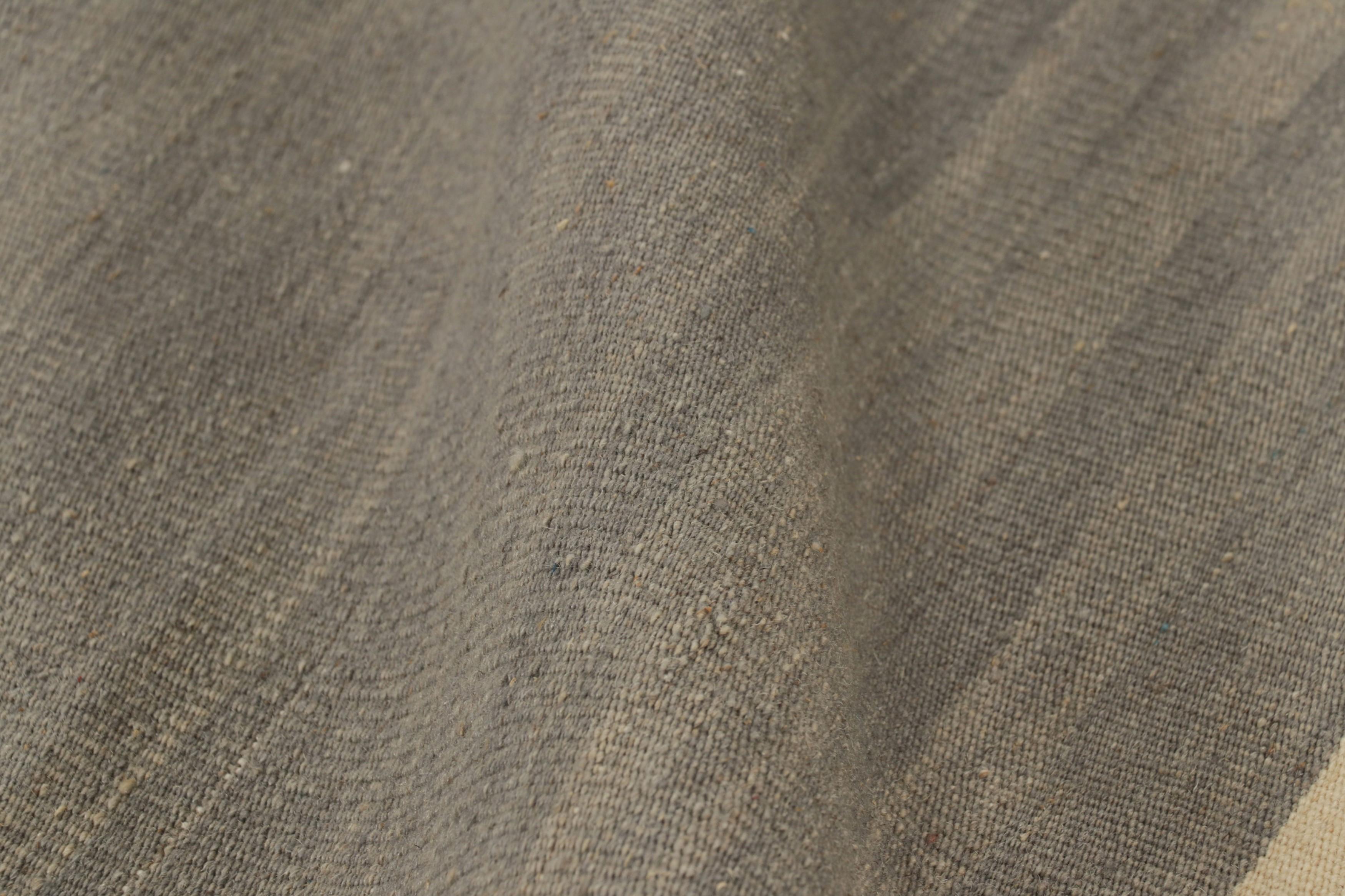 Laine Rug & Kilim's Contemporary Kilim in Beige, Green and Gray Tones (Kilim contemporain dans les tons beige, vert et gris) en vente