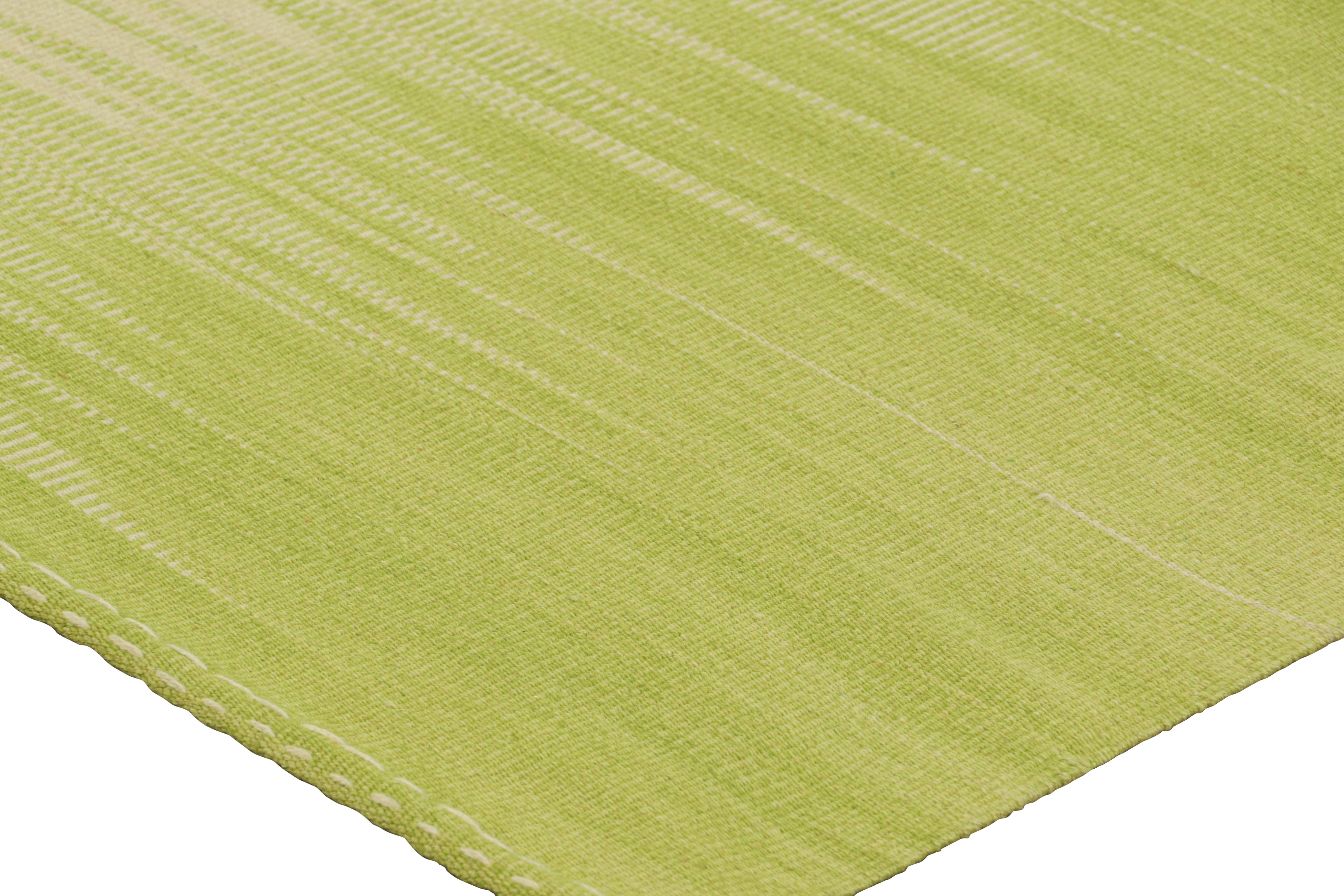 Rug & Kilim's Contemporary Kilim in Beige & Grünen Streifen & Geometrischen Mustern im Zustand „Neu“ im Angebot in Long Island City, NY