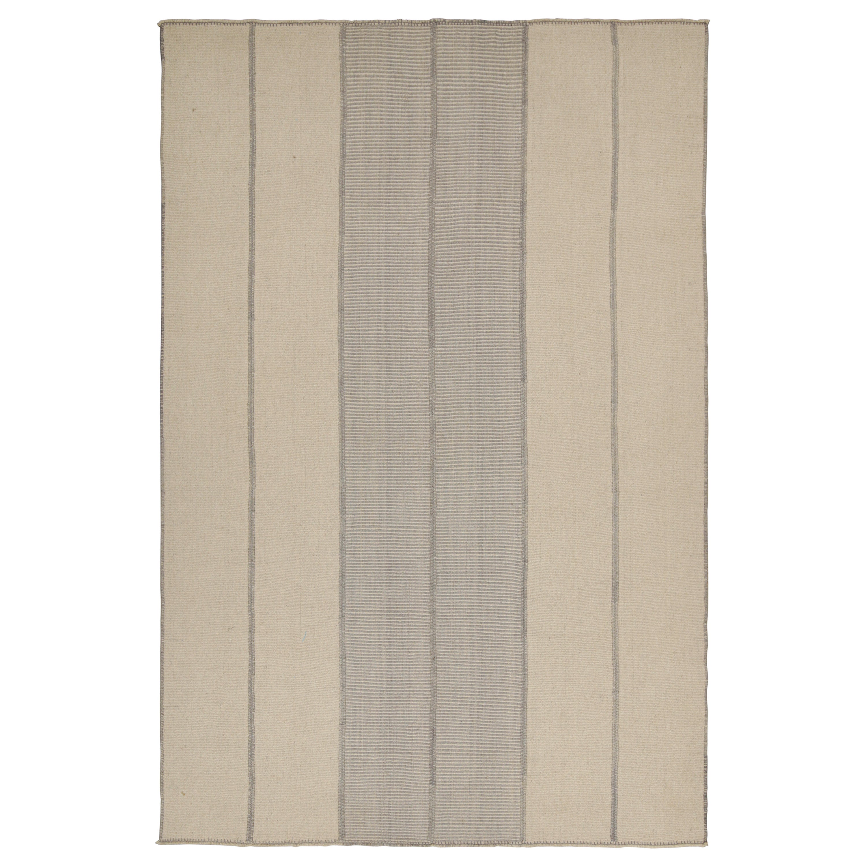 Rug & Kilim's Contemporary Kilim in Beige und Grau gestreift
