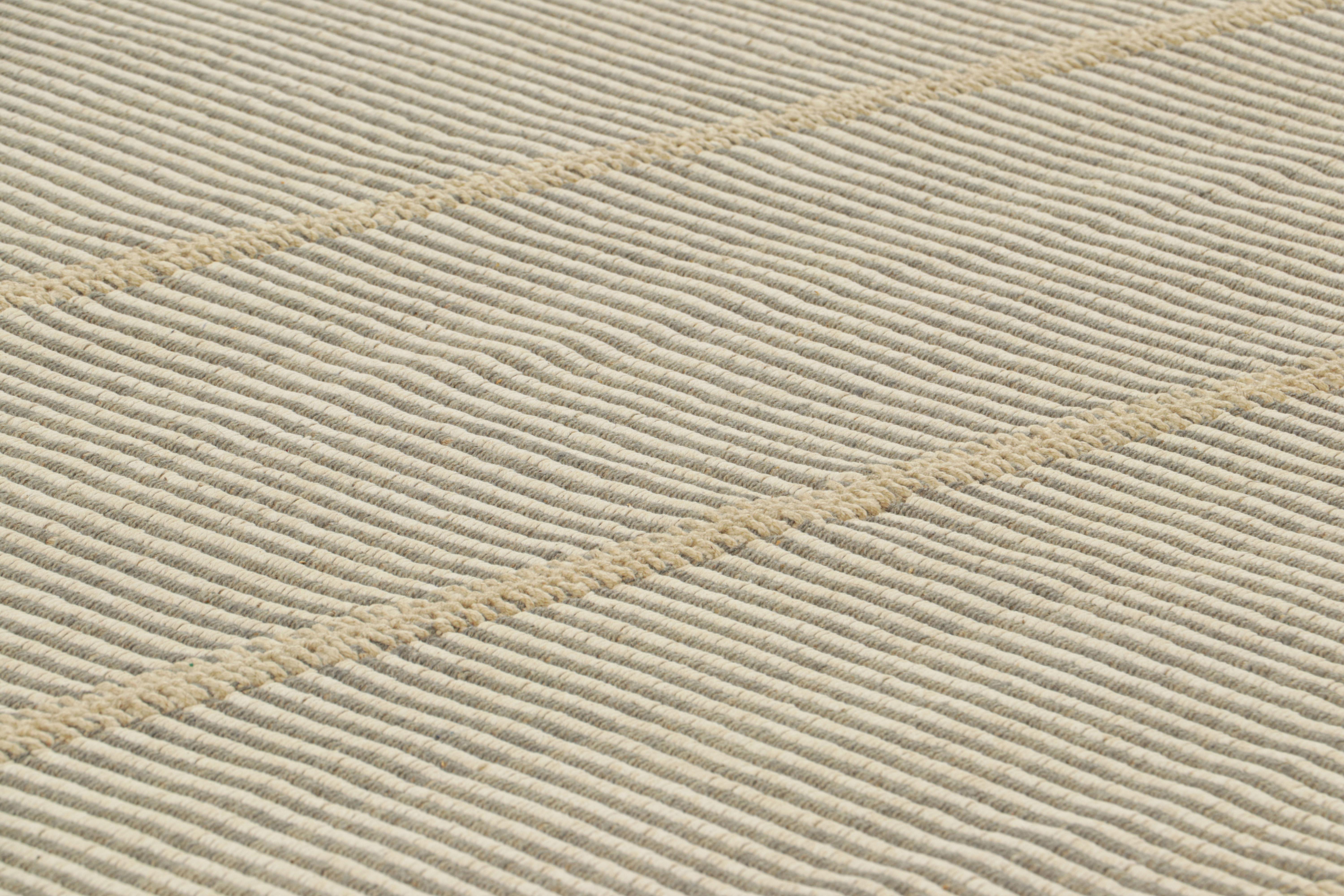 Dieser handgewebte 8x10 Kilim aus Wolle stammt aus einer aufregenden neuen Flachgewebe-Kollektion von Rug & Kilim, die nach Maß gefertigt wird. 

Über das Design: 

