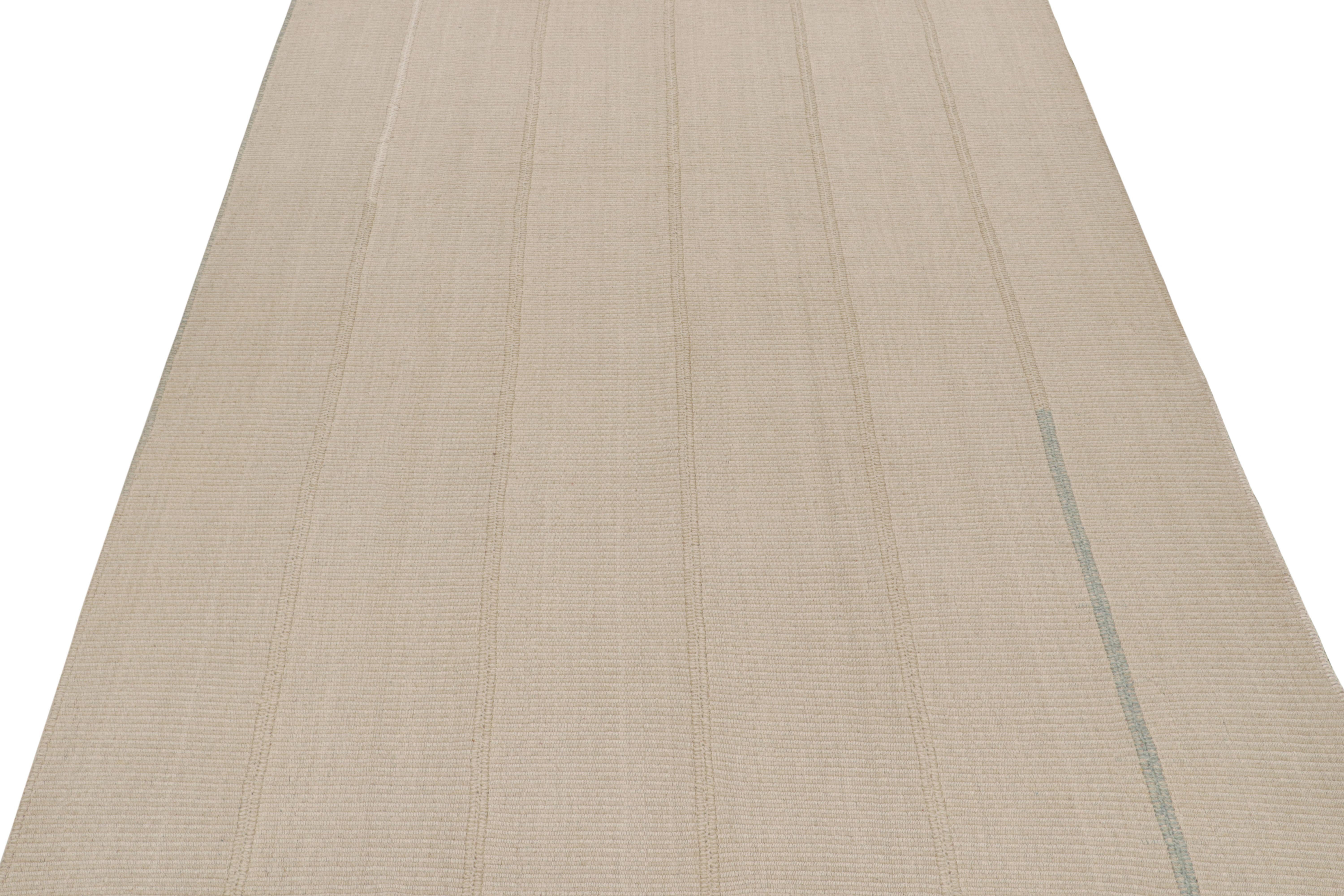 Tissé à la main Rug & Kilim’s Contemporary Kilim in Beige with Blue Accent en vente