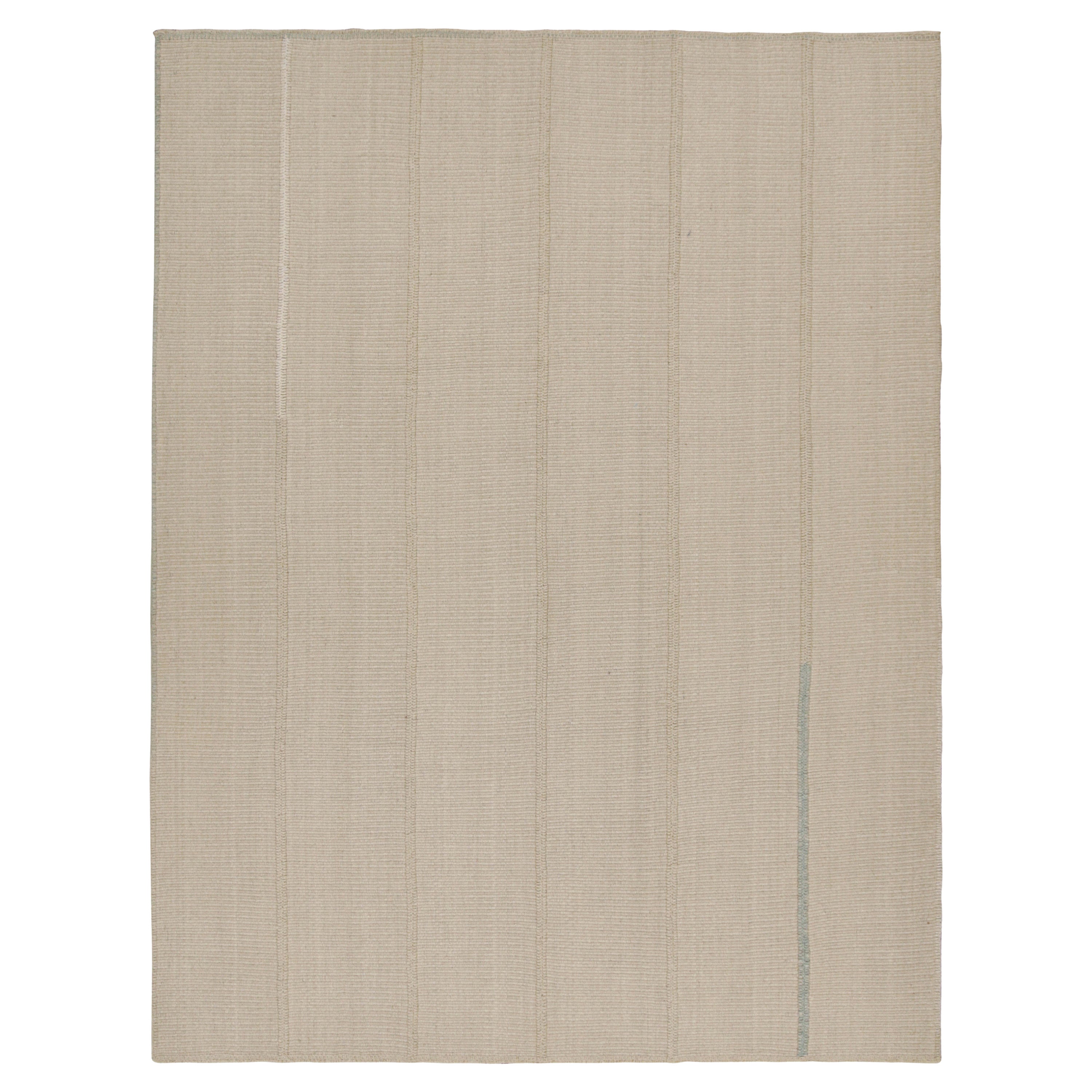 Rug & Kilim's Contemporary Kilim in Beige mit blauem Akzent im Angebot