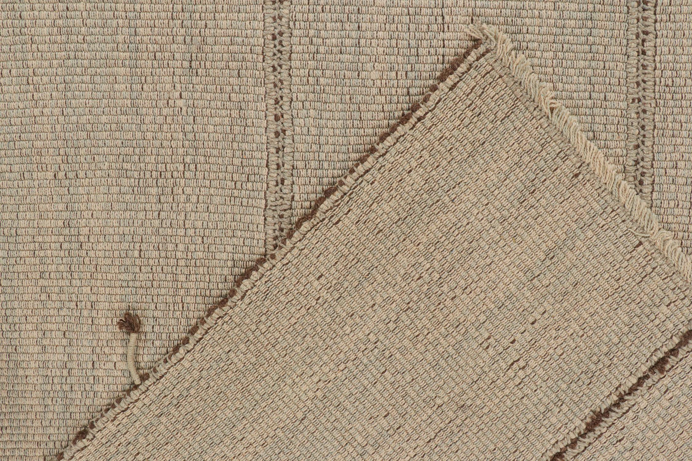 XXIe siècle et contemporain Rug & Kilim's Contemporary Kilim in Beige with Brown and Light Blue Accents (Kilim contemporain en beige avec des accents marron et bleu clair) en vente