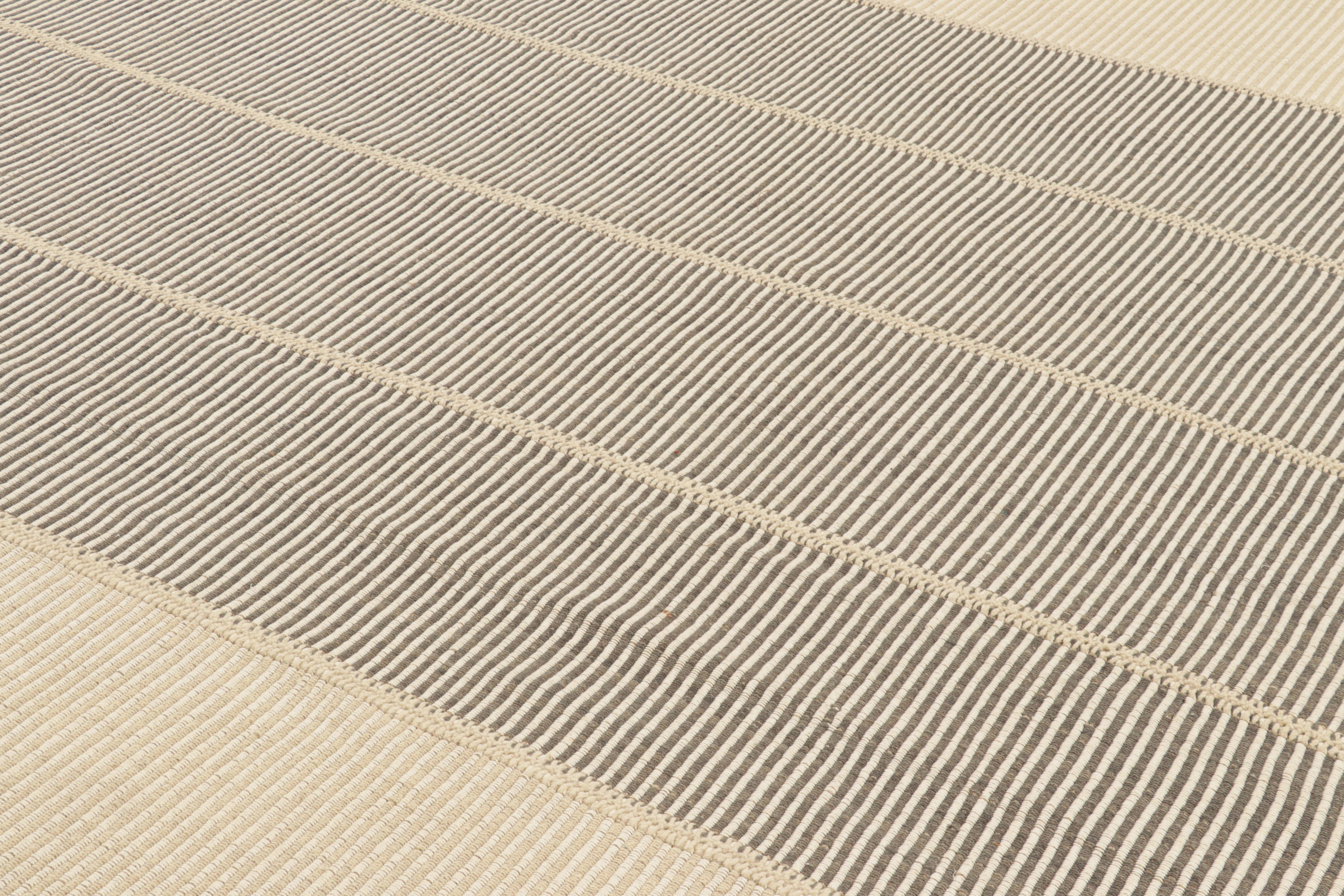 Tessuto a mano in lana, un Kilim 10x14 di una nuova collezione contemporanea a trama piatta di Rug & Kilim.

Sul design: 

Affettuosamente soprannominato 