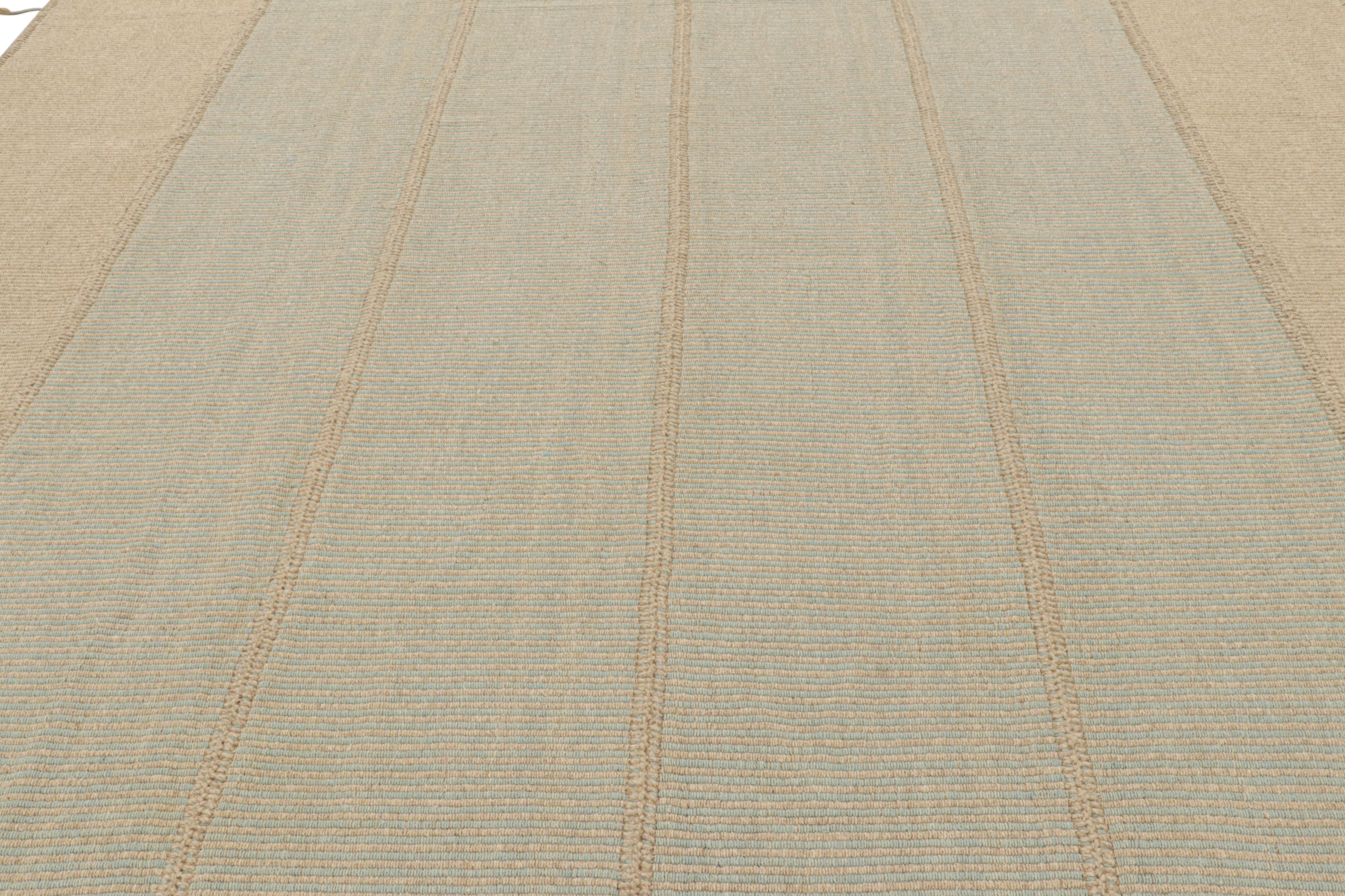 Tessuto a mano Rug & Kilim è un kilim contemporaneo a strisce nere e beige. in vendita