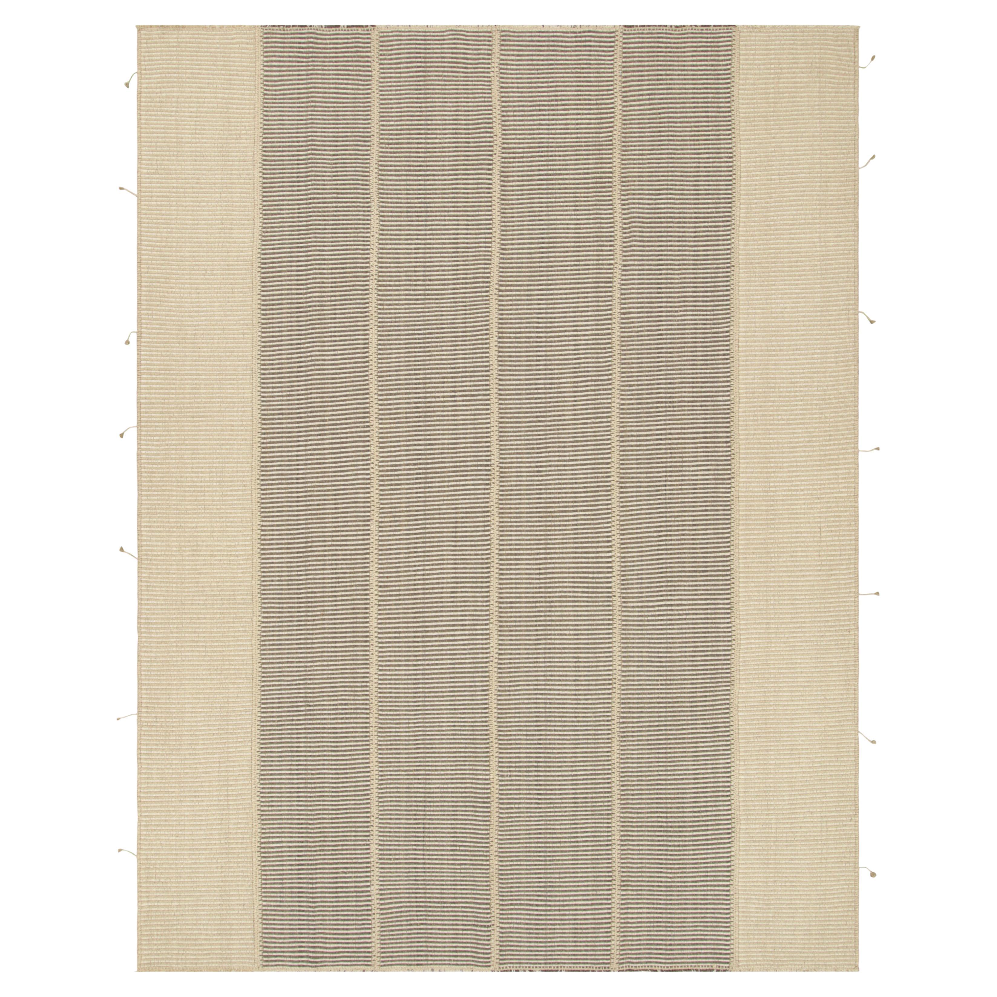 Rug & Kilim è un kilim contemporaneo a strisce nere e beige.