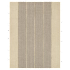 Rug & Kilim è un kilim contemporaneo a strisce nere e beige.