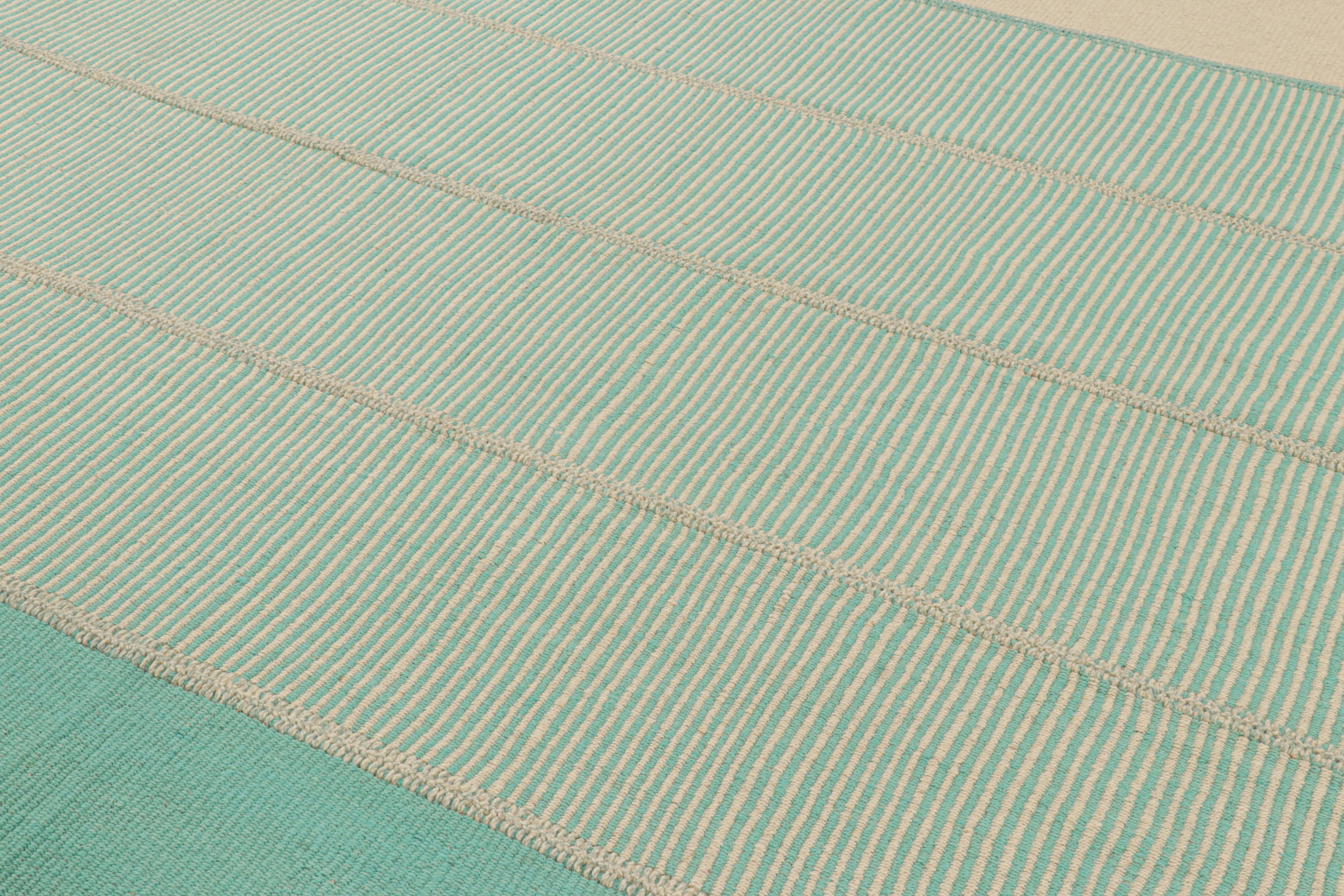 Handgewebte Wolle, ein 10x13-Kilim-Design aus einer originellen neuen zeitgenössischen Flachgewebe-Kollektion von Rug & Kilim.

Über das Design: 

Die liebevoll als Rez Kilims