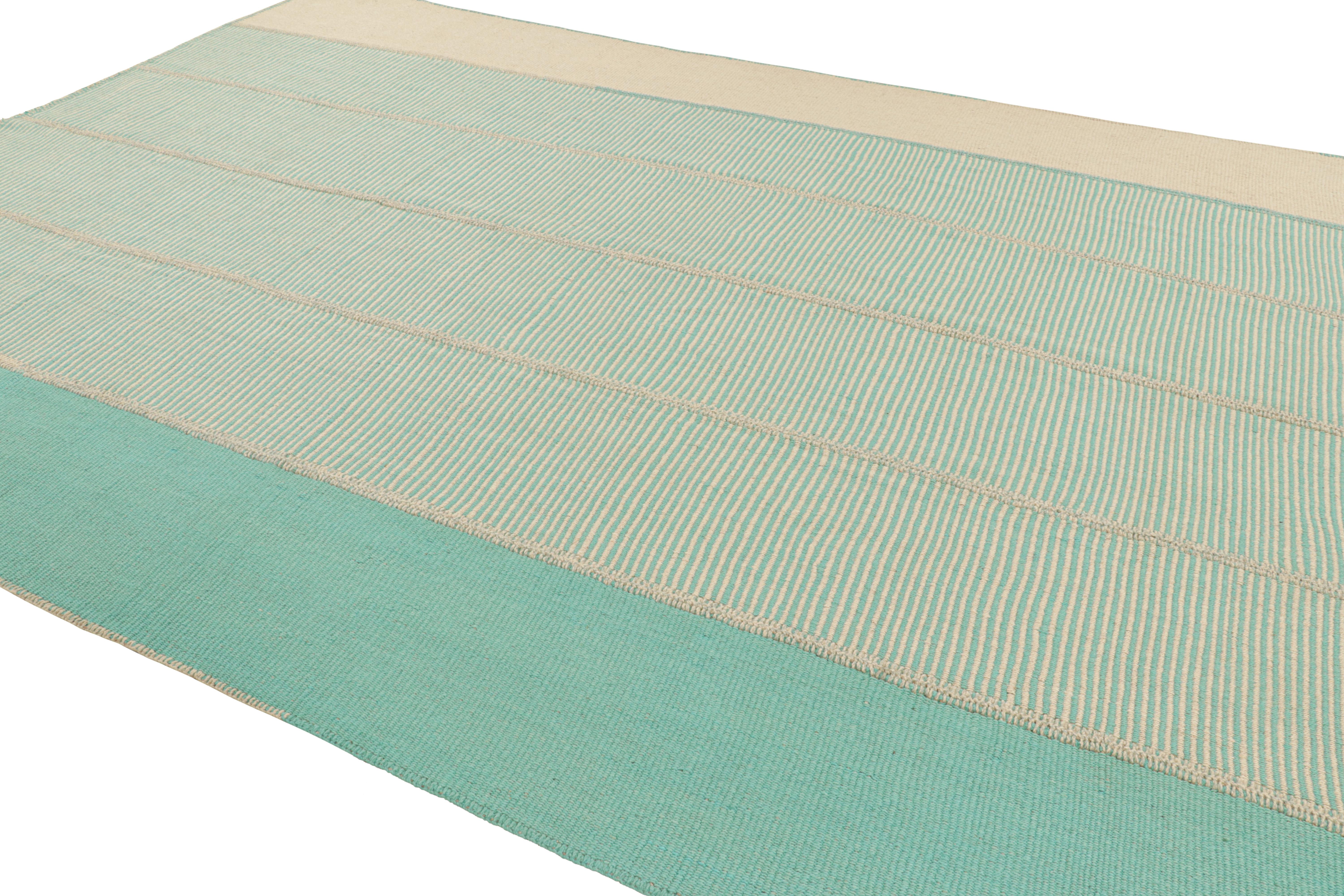 Rug & Kilim's Contemporary Kilim in Blau und Beige Geometrisch gestreift (Afghanisch) im Angebot