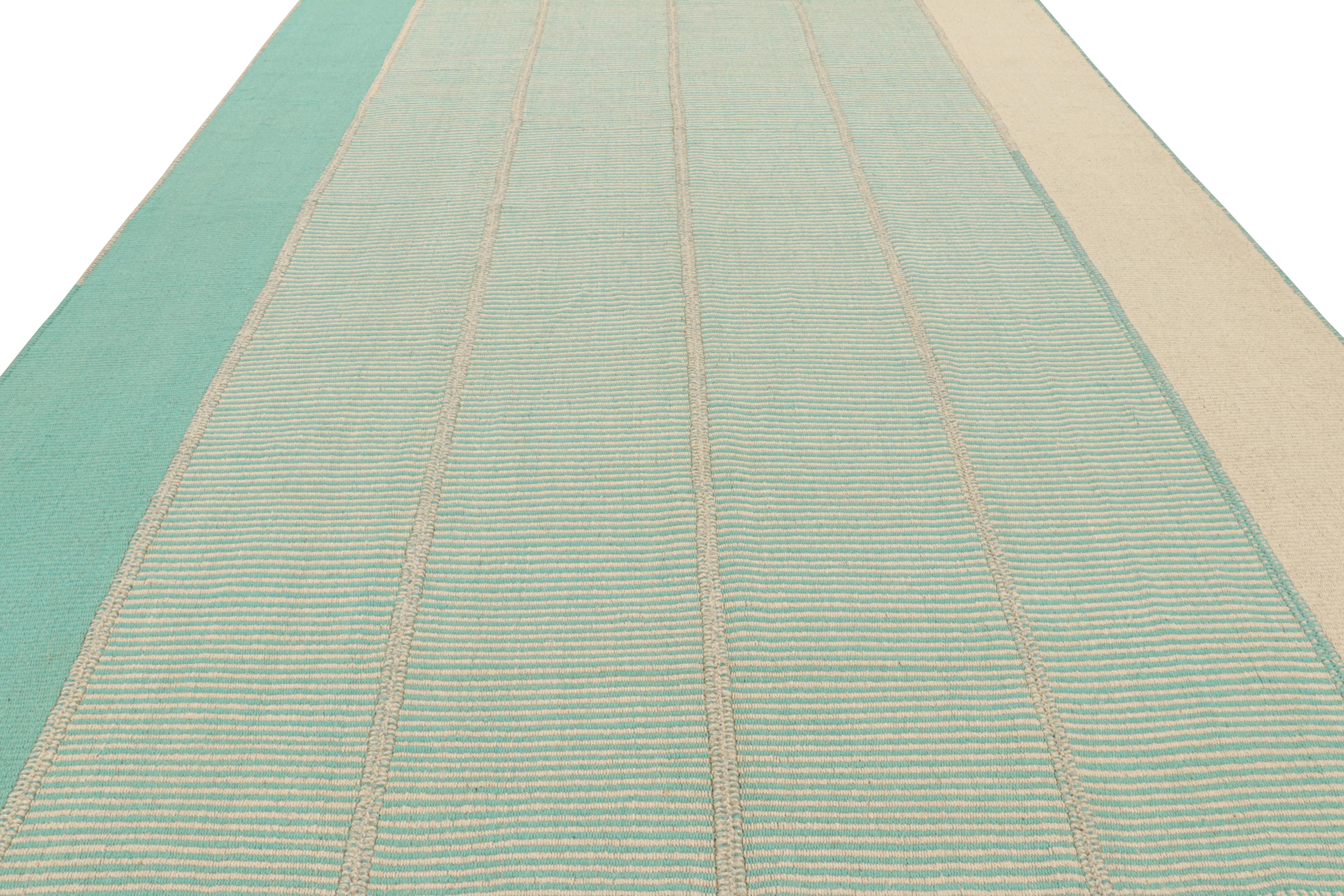 Rug & Kilim's Contemporary Kilim in Blau und Beige Geometrisch gestreift (Handgewebt) im Angebot