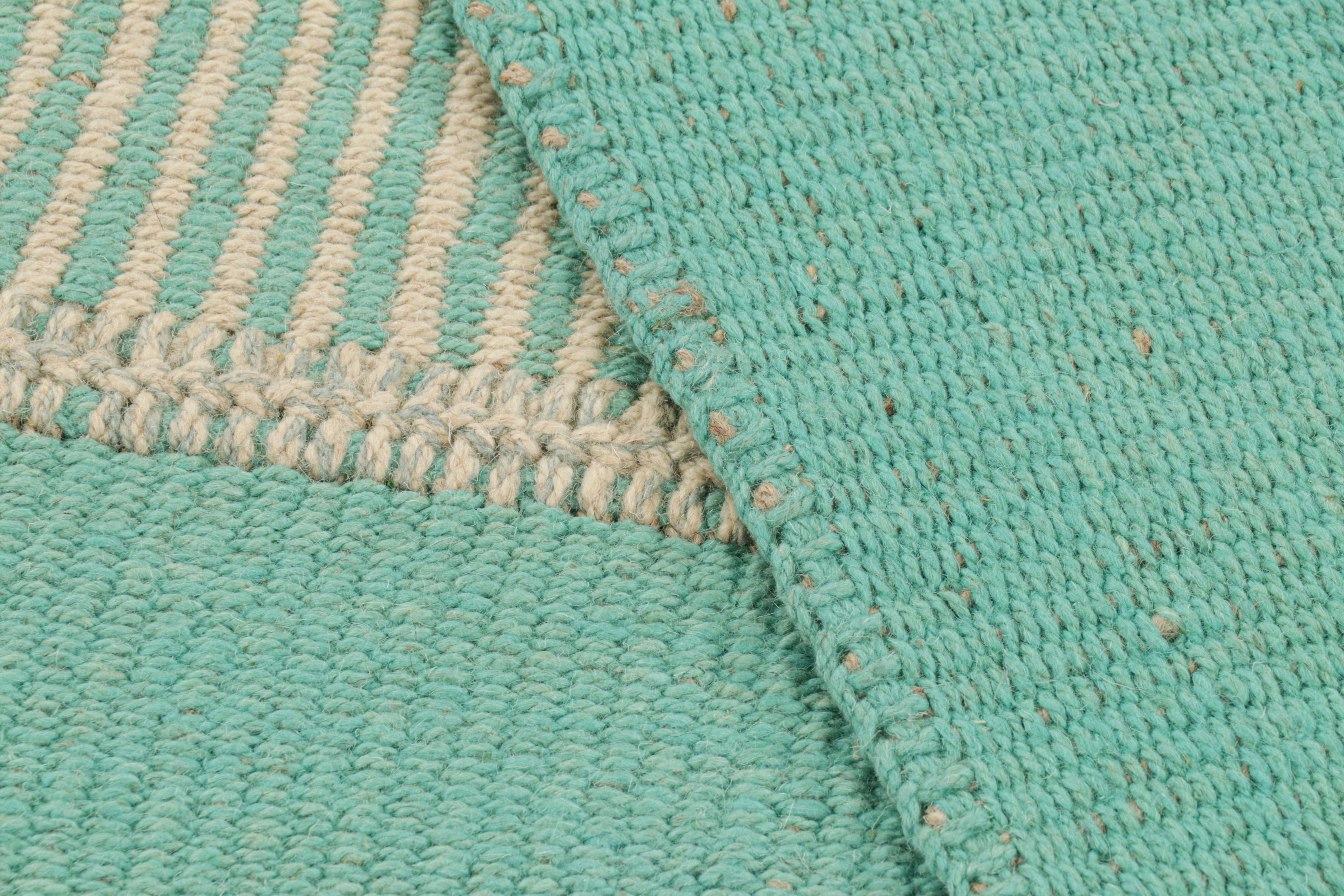 Rug & Kilim's Contemporary Kilim in Blau und Beige Geometrisch gestreift (Wolle) im Angebot