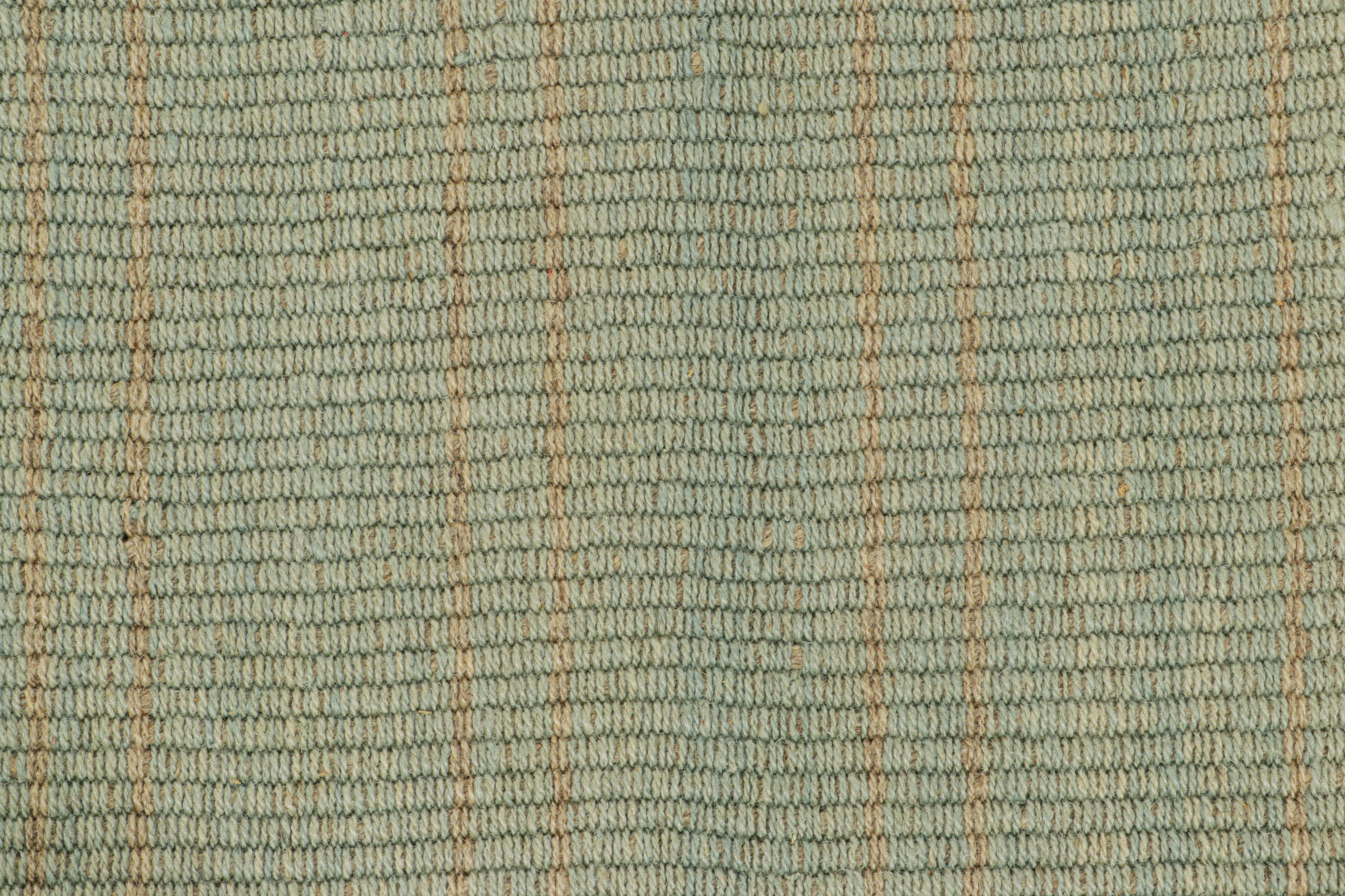 Moderno Rug & Kilim è un kilim contemporaneo a strisce blu e beige. in vendita