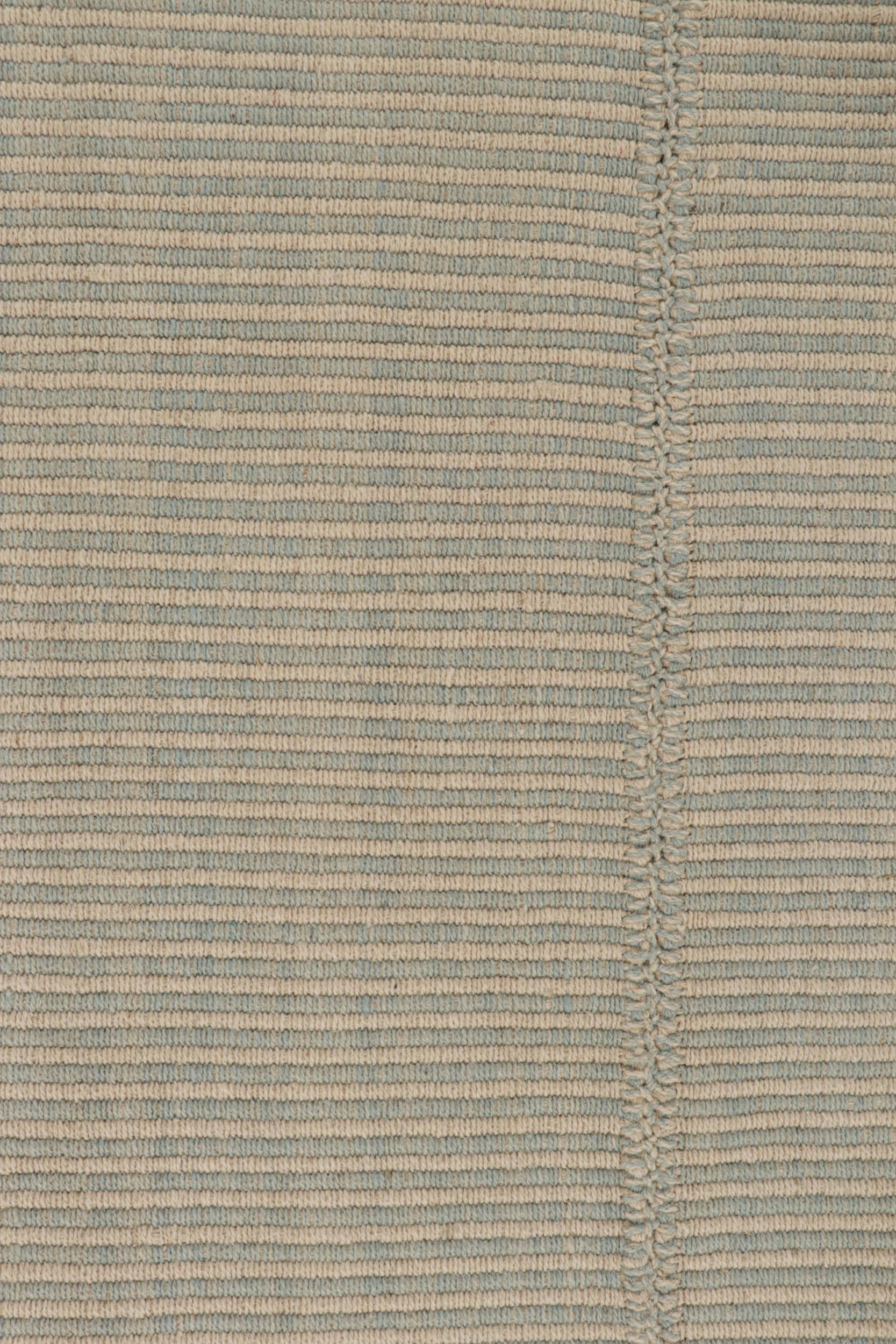 Rug & Kilim's Contemporary Kilim in Blau und Creme gestreift im Zustand „Neu“ im Angebot in Long Island City, NY