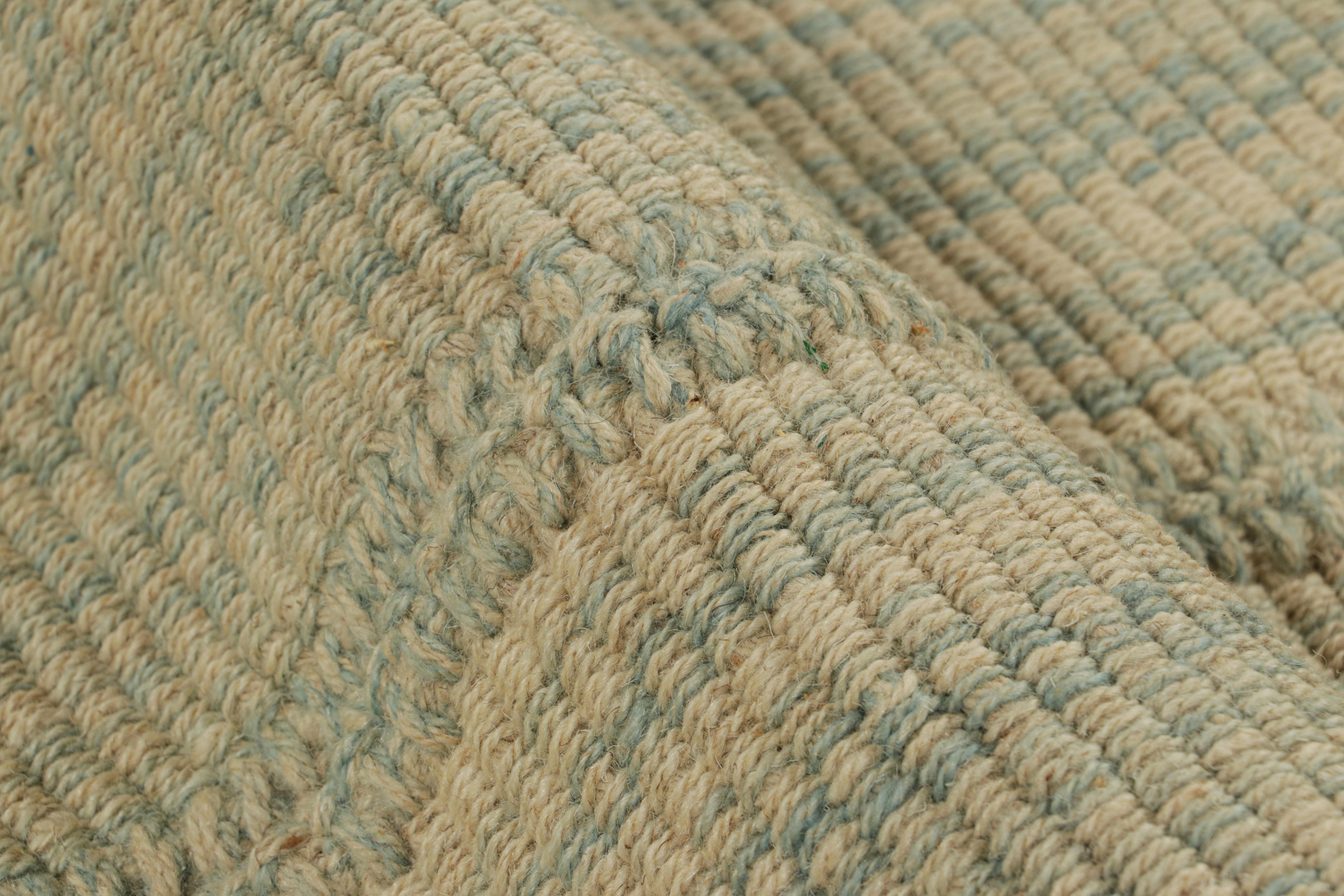Rug & Kilim's Contemporary Kilim in Blau und Cremeweiß mit texturierten Streifen im Zustand „Neu“ im Angebot in Long Island City, NY
