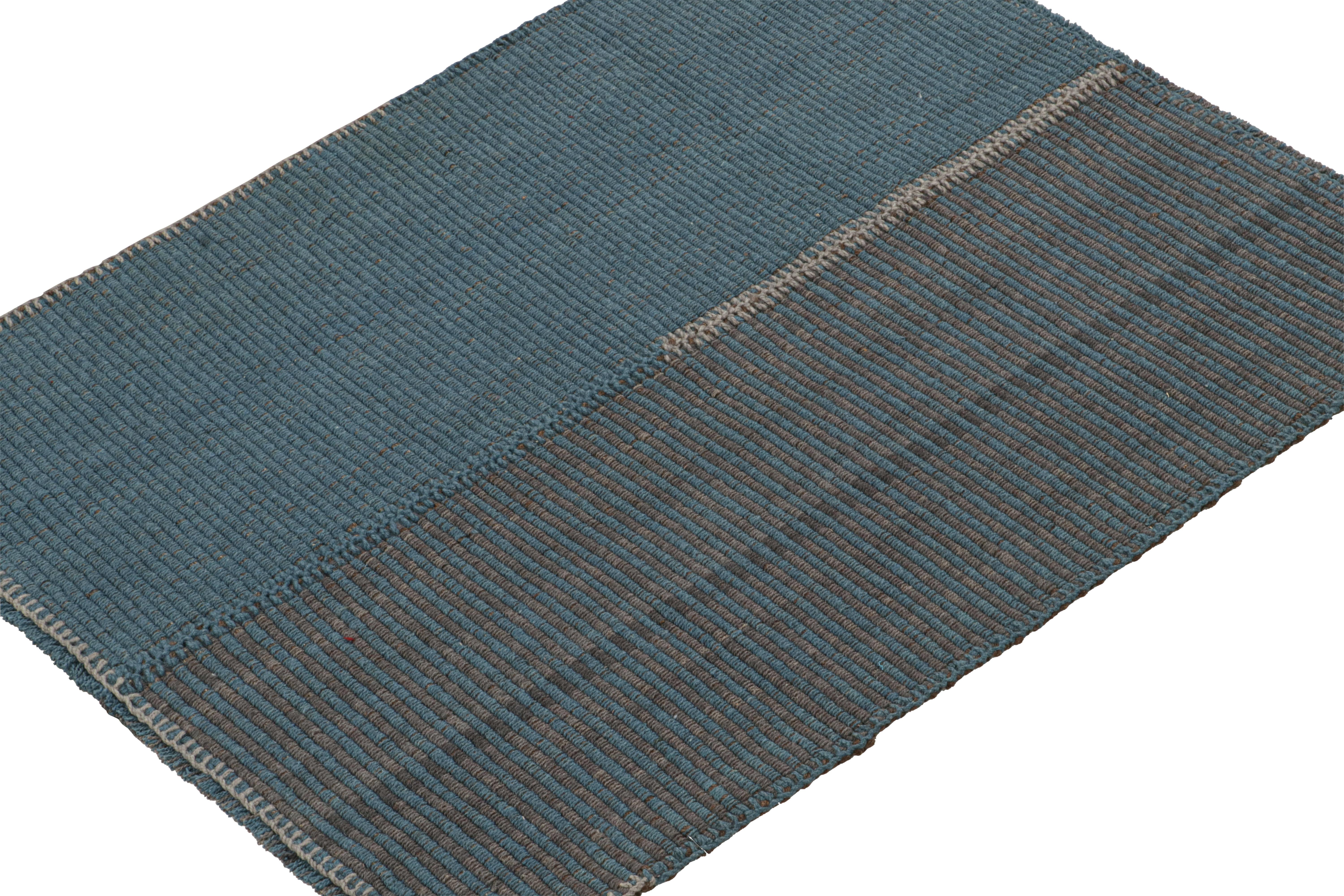 Perse Rug & Kilim's Contemporary Kilim in Blue and Gray Stripes with Brown Accents (Kilim contemporain à rayures bleues et grises avec des accents bruns) en vente