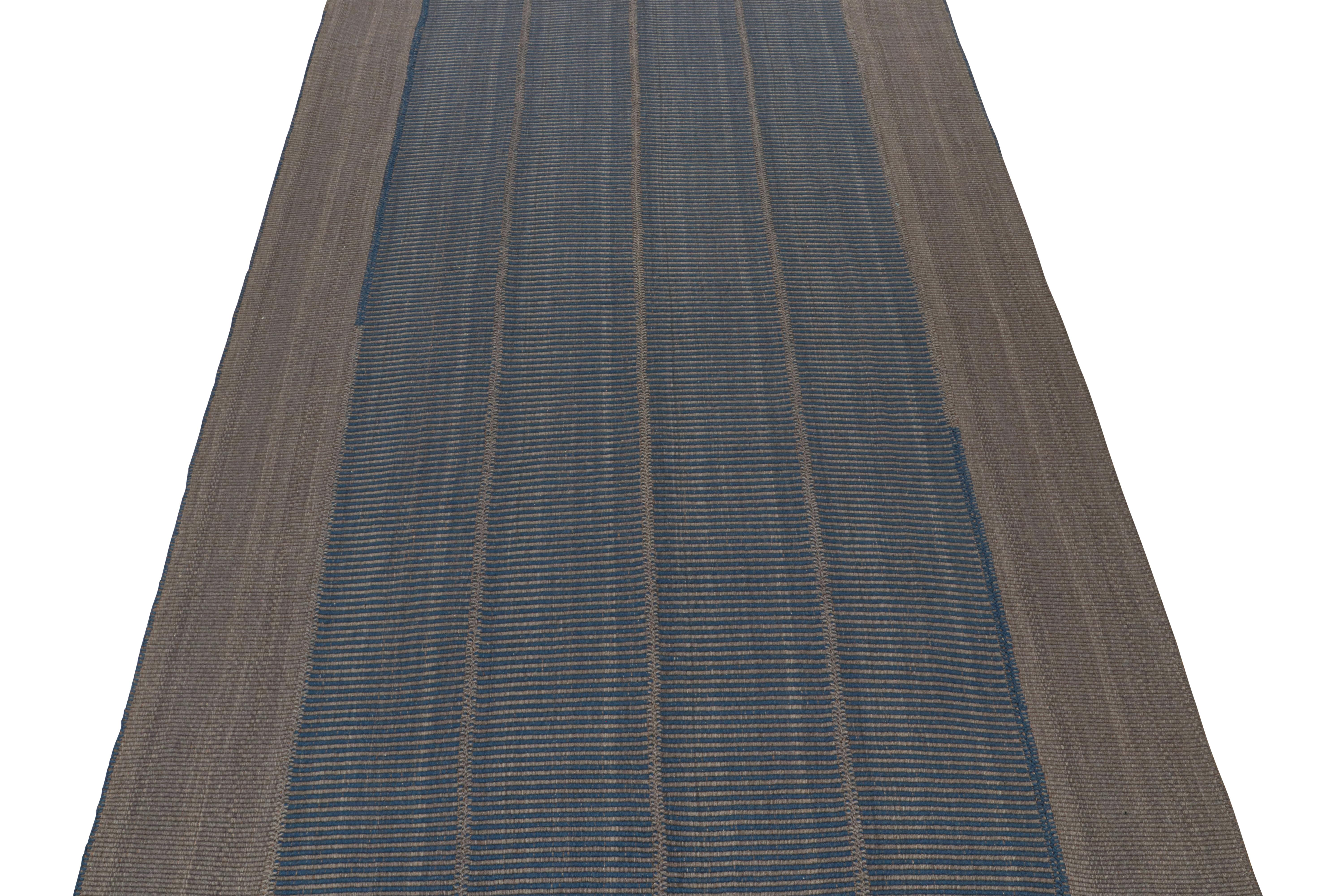 Tissé à la main Rug & Kilim’s Contemporary Kilim in Blue and Gray with Stripes & Brown Accents en vente