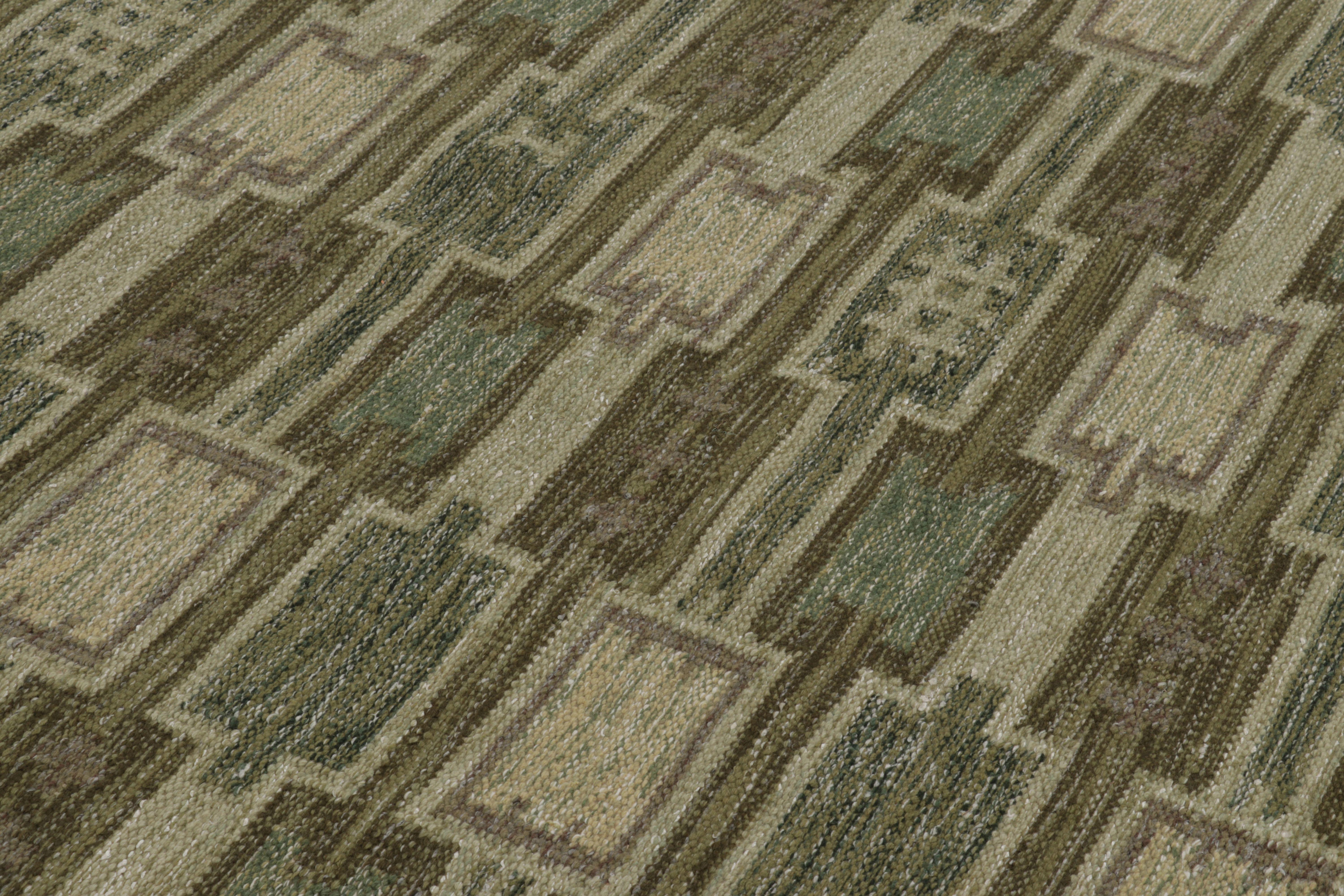 Tissé à la main Rug & Kilim's Contemporary Kilim in Blue and Green Stripes and Geometric Pattern (Kilim contemporain à rayures bleues et vertes et motif géométrique) en vente