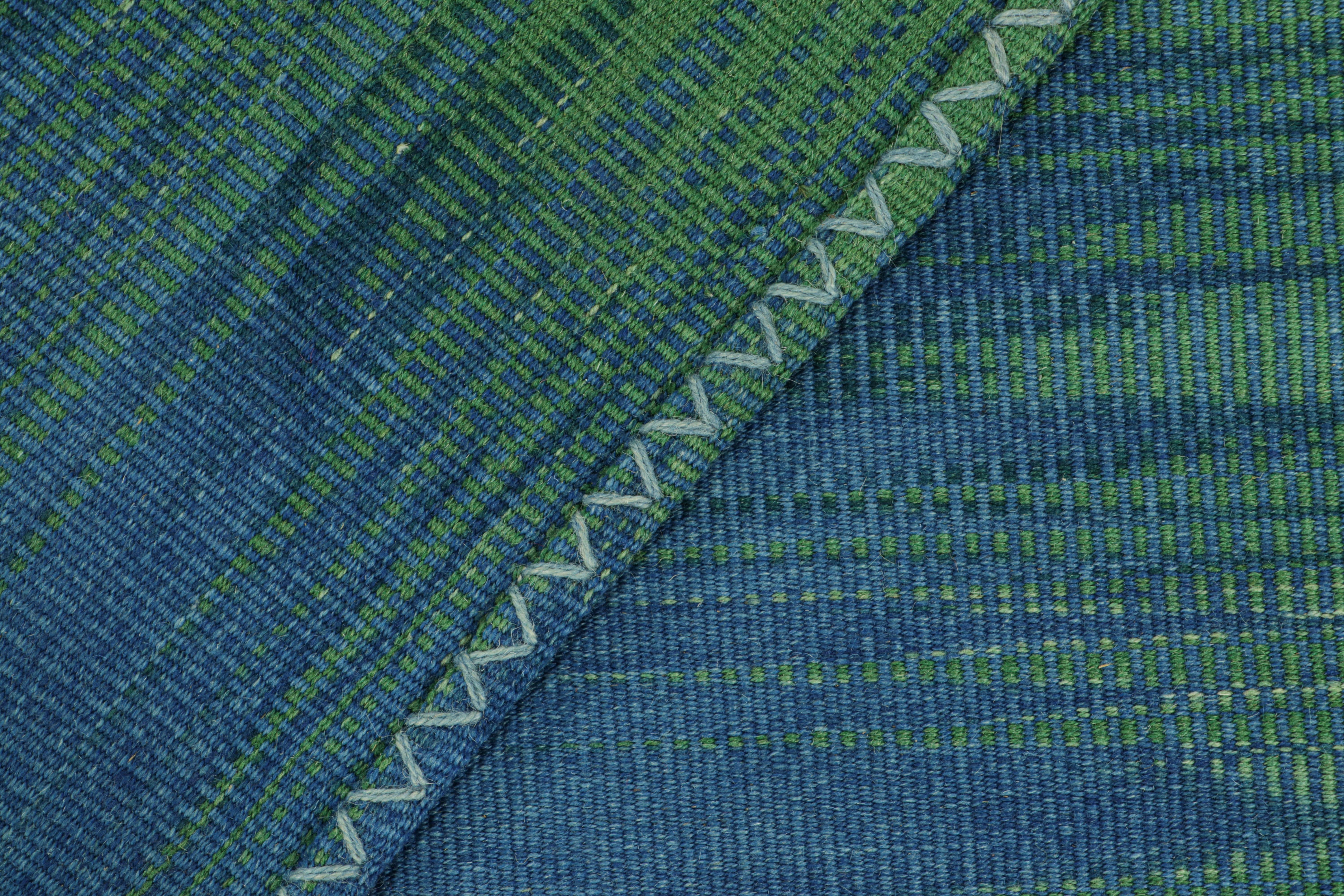 XXIe siècle et contemporain Rug & Kilim's Contemporary Kilim in Blue and Green Stripes and Geometric Pattern (Kilim contemporain à rayures bleues et vertes et motif géométrique) en vente