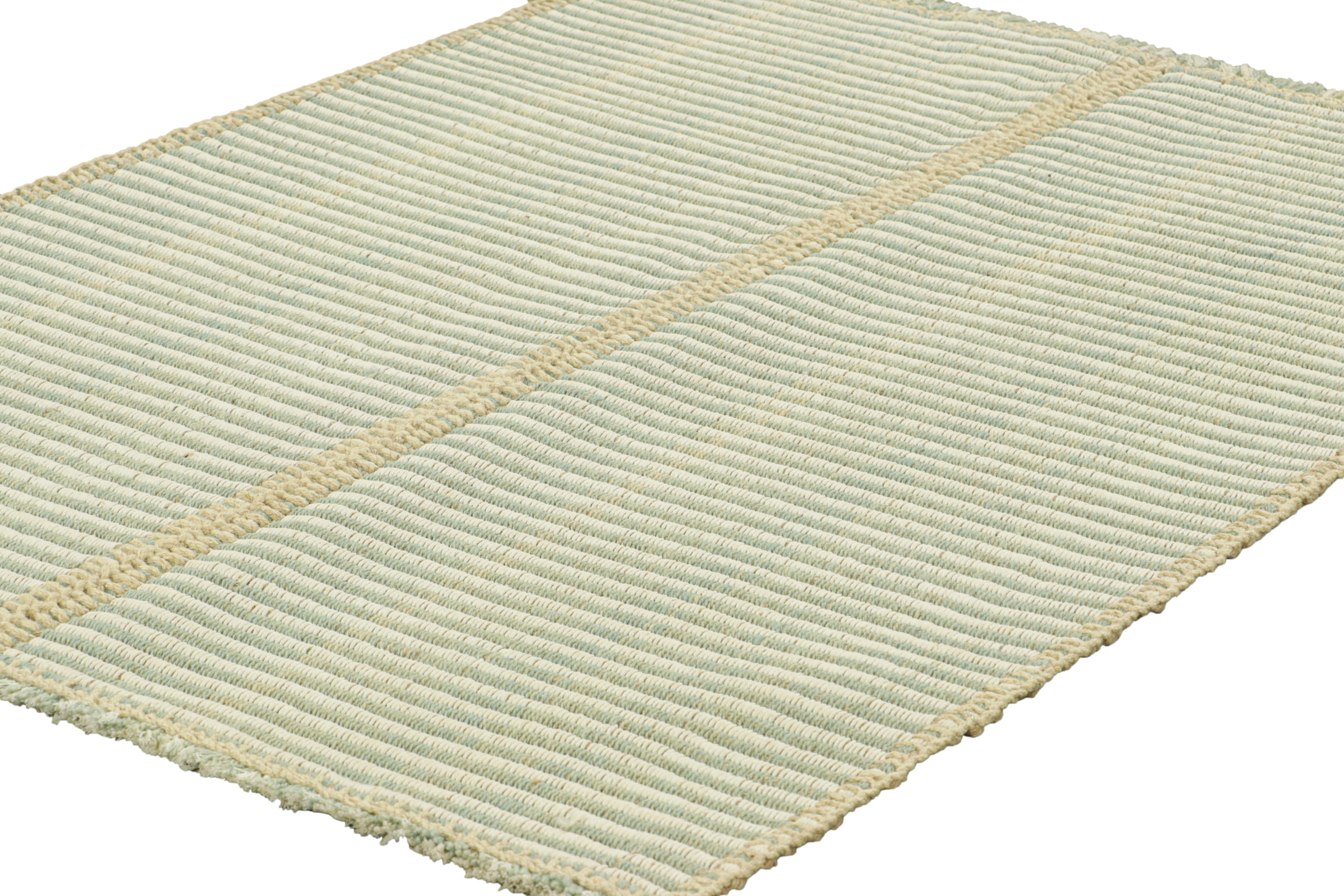 Moderne Rug & Kilim's Contemporary Kilim in Blue and Ivory White Textural Stripes (Kilim contemporain à rayures texturées bleu et blanc ivoire) en vente