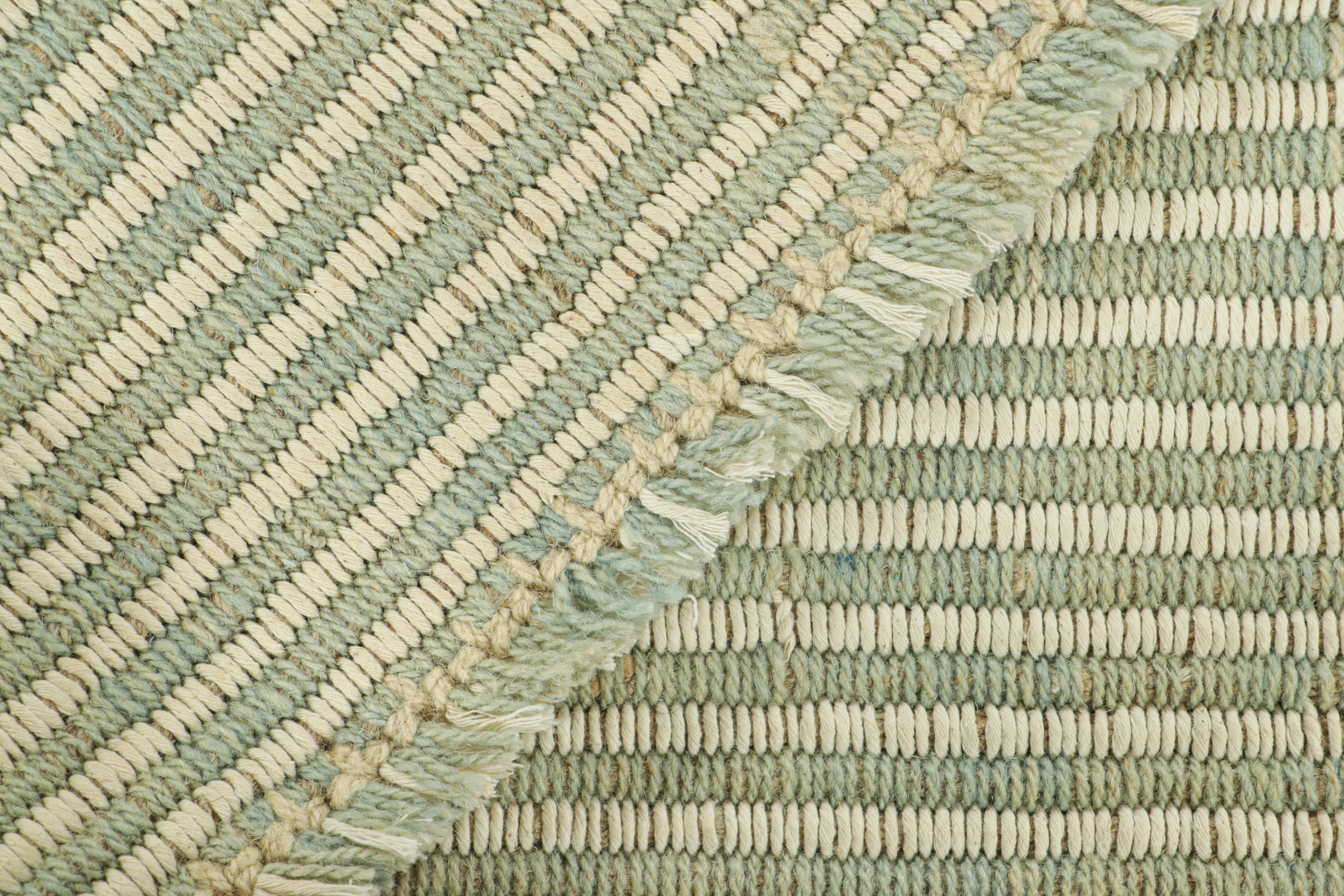 XXIe siècle et contemporain Rug & Kilim's Contemporary Kilim in Blue and Ivory White Textural Stripes (Kilim contemporain à rayures texturées bleu et blanc ivoire) en vente
