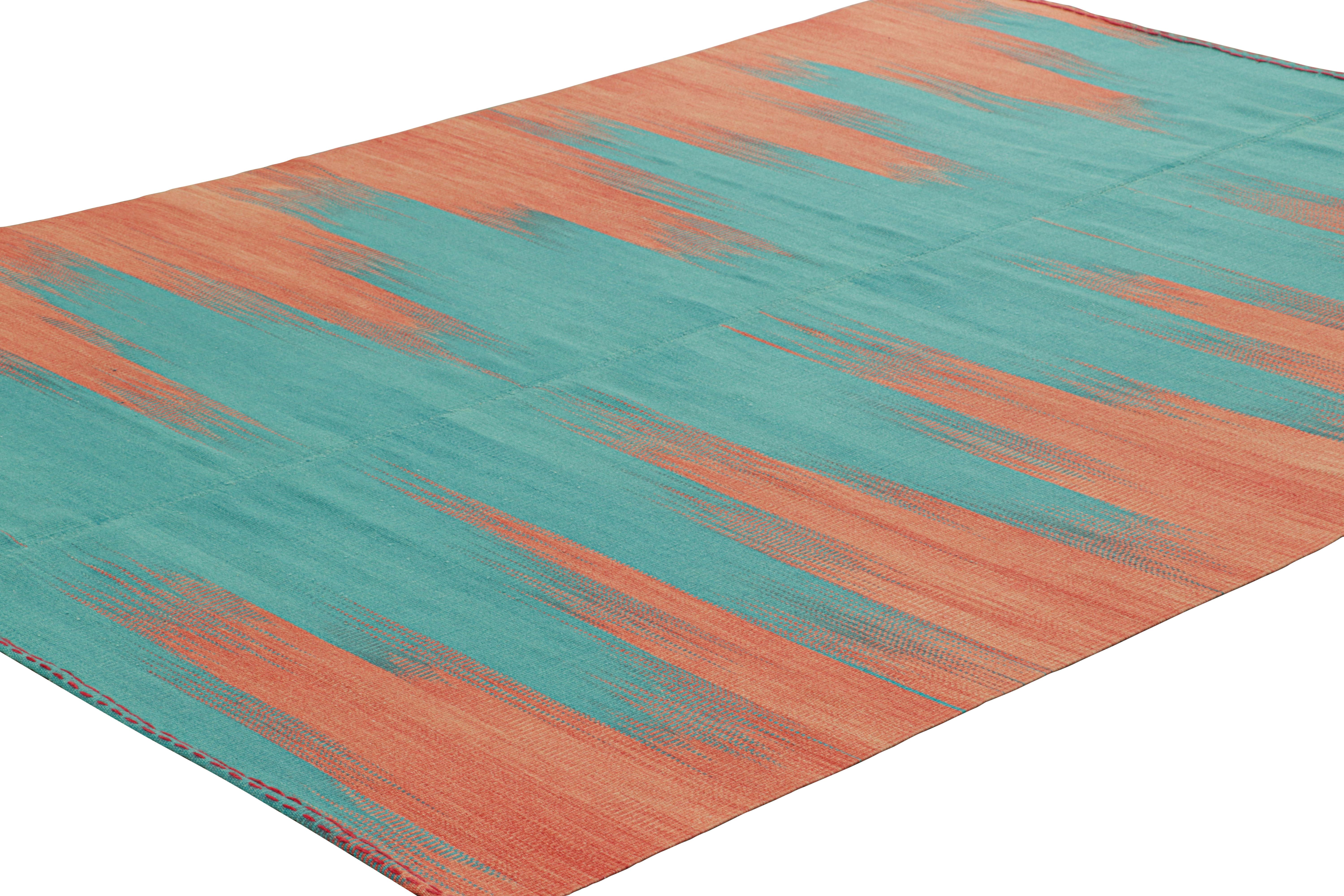 Turco Rug & Kilim: Kilim contemporaneo a strisce blu e rosse e motivi geometrici in vendita