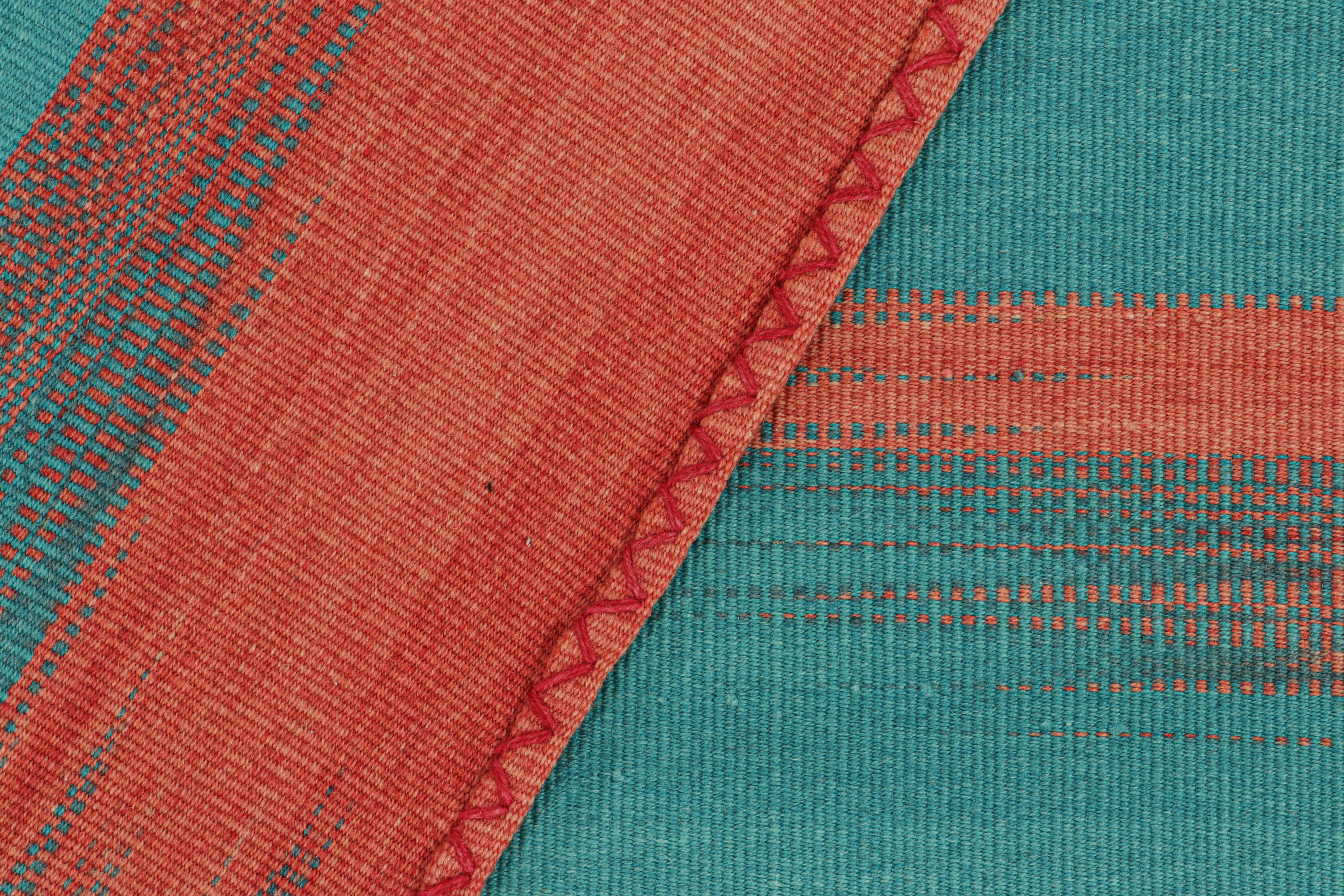 XXI secolo e contemporaneo Rug & Kilim: Kilim contemporaneo a strisce blu e rosse e motivi geometrici in vendita