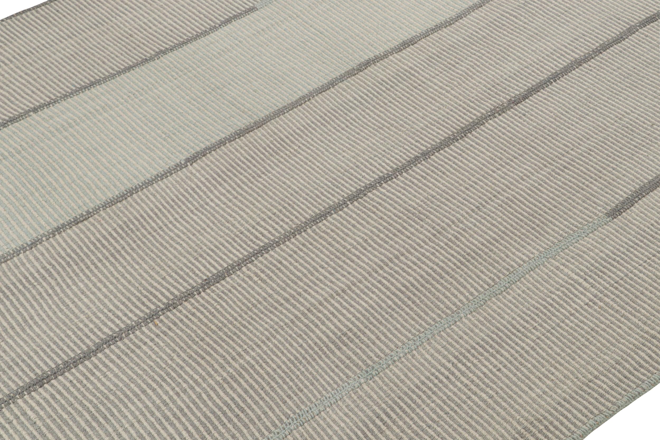 Handgewebter 8x10-Kilim aus Wolle, aus einer kühnen neuen Linie zeitgenössischer Flachgewebe von Rug & Kilim.

Über das Design: 

Unser neuester 