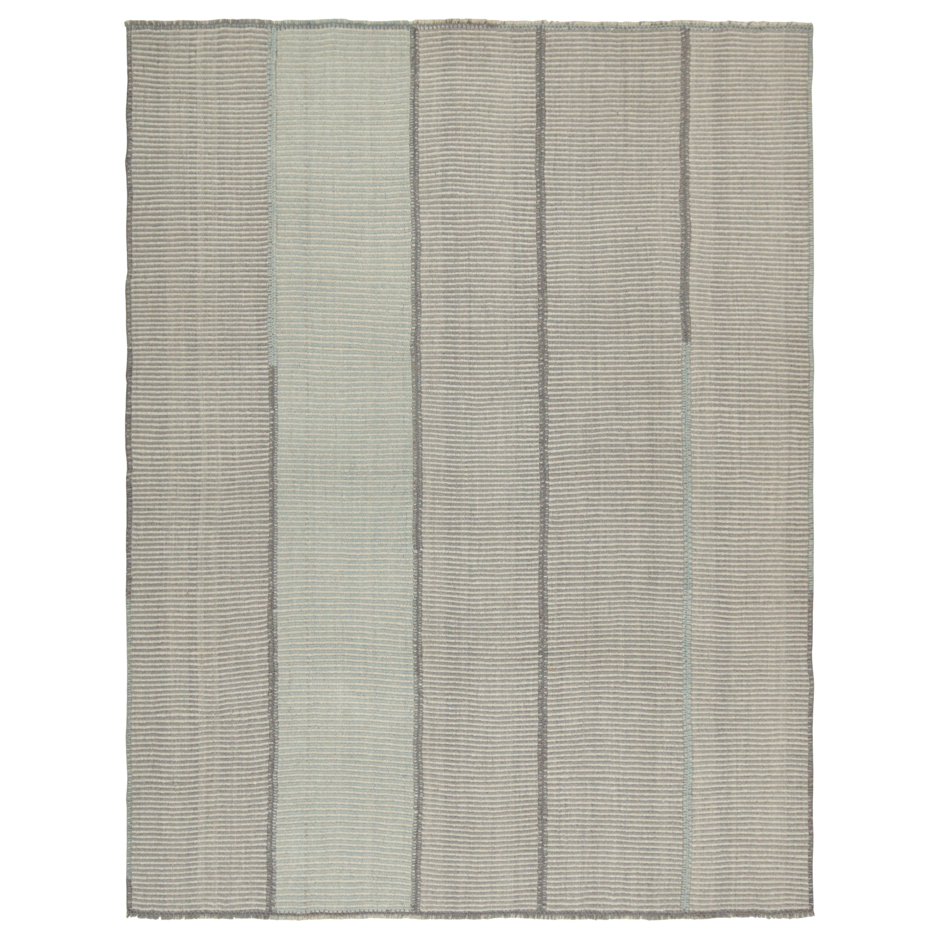 Rug & Kilim's Contemporary Kilim in Blau, Grau und Weiß