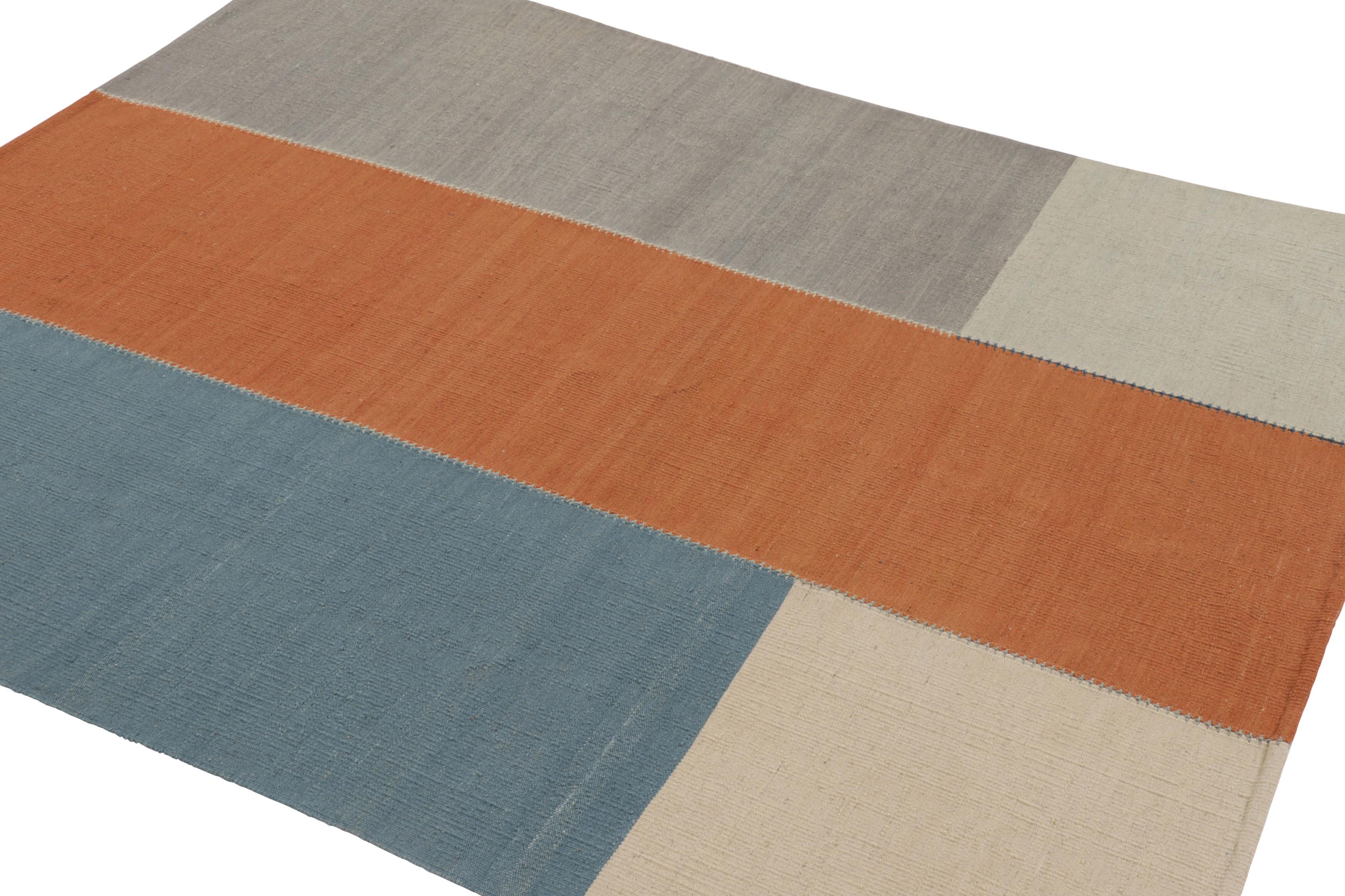 Rug & Kilim's Contemporary Kilim in Blau-, Orange- und Grautönen im Zustand „Neu“ im Angebot in Long Island City, NY