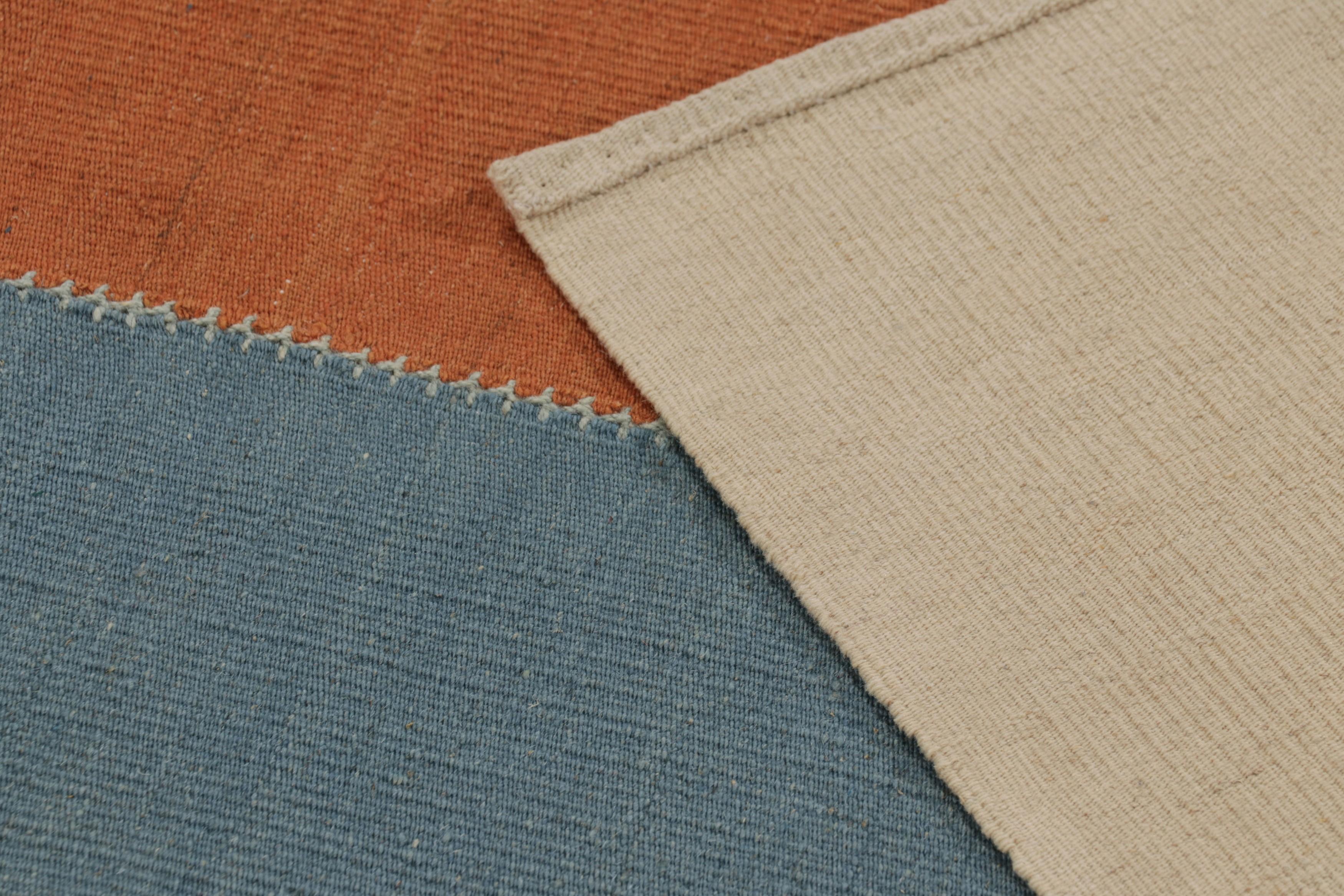 Rug & Kilim's Contemporary Kilim in Blau-, Orange- und Grautönen im Angebot 1