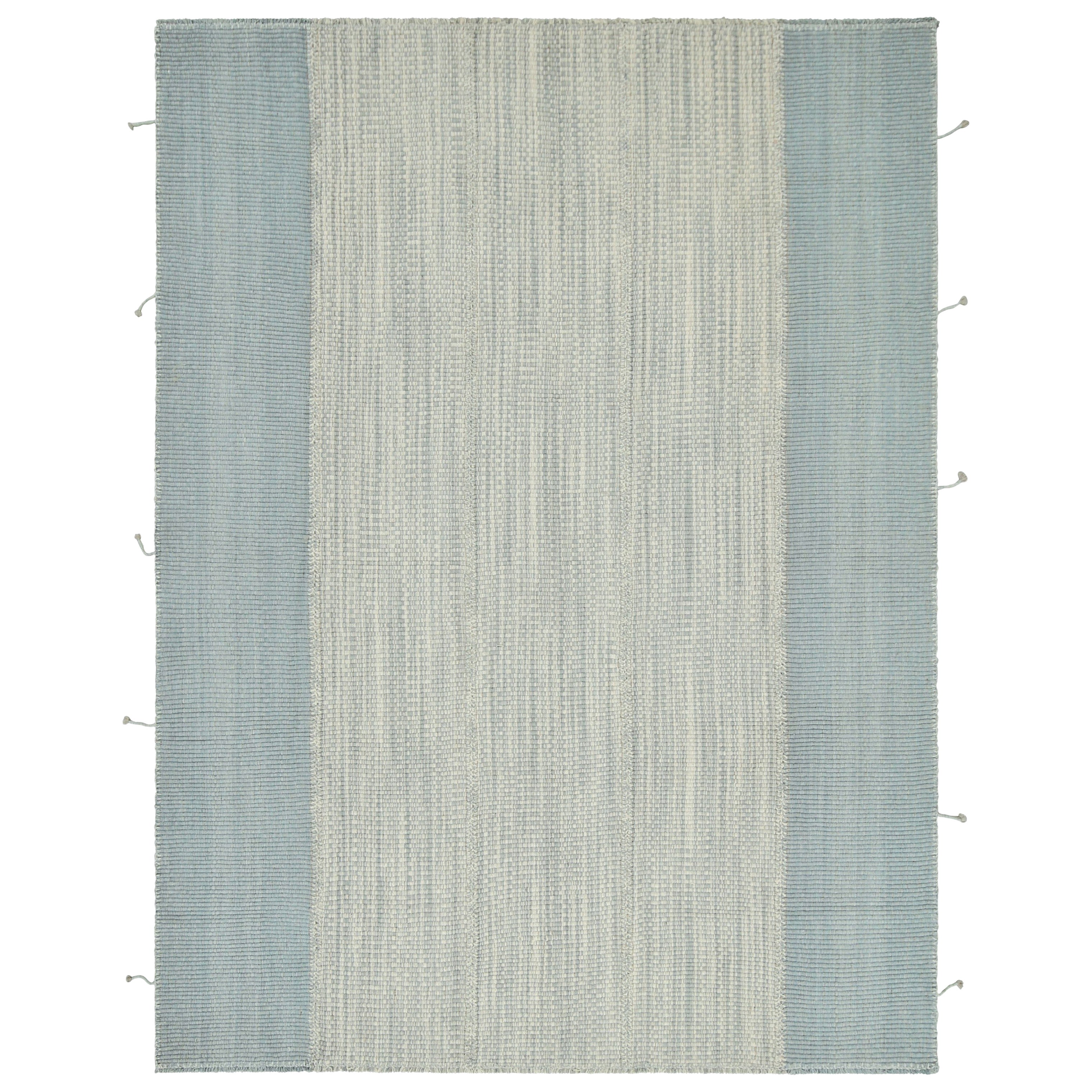 Rug 
Kilim è un kilim contemporaneo a strisce blu, con accenti bianchi e grigi.