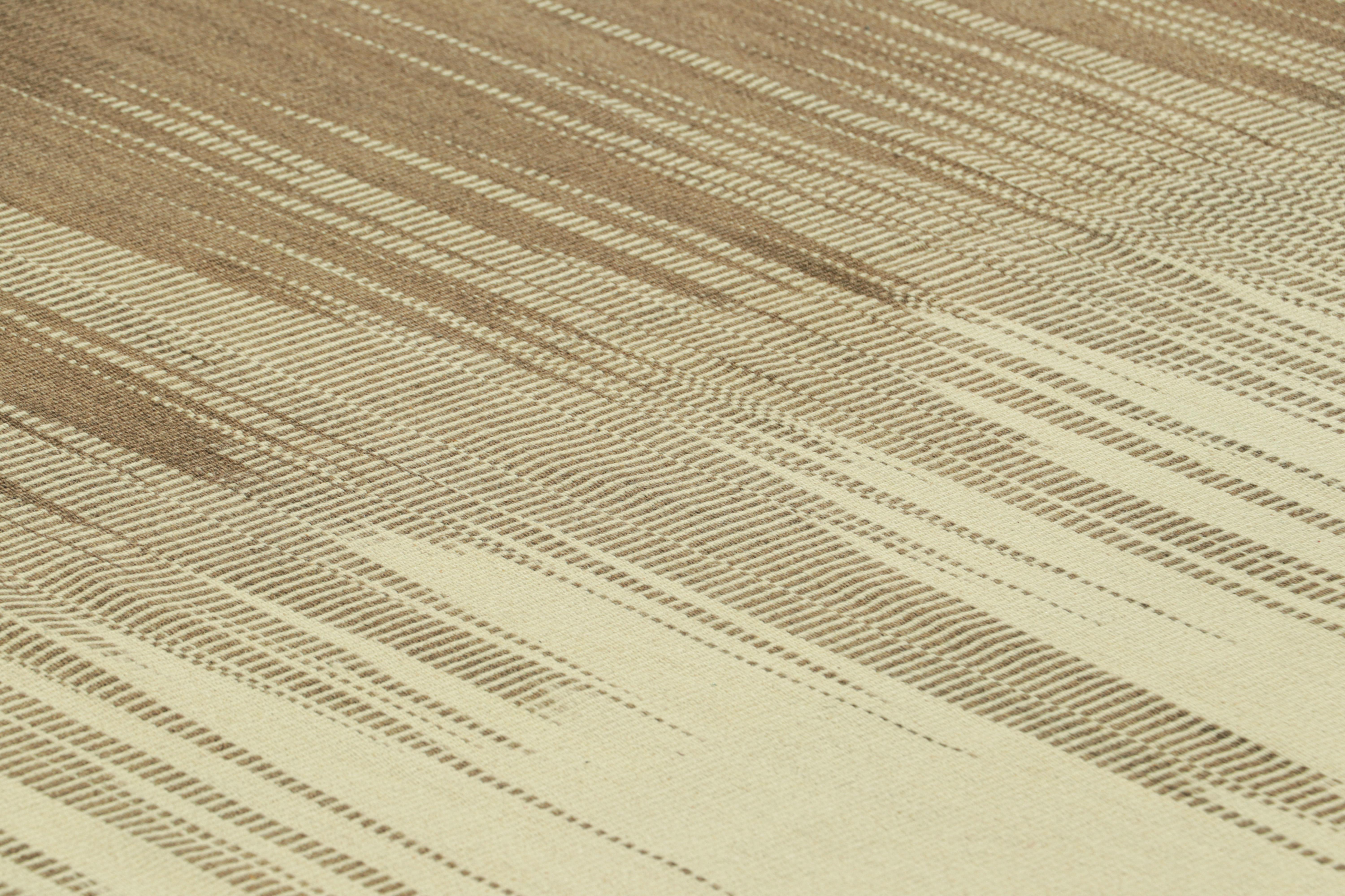 Dieser handgewebte 6x8-Kilim aus Wolle stammt aus einer innovativen neuen zeitgenössischen Flachgewebekollektion von Rug & Kilim.

Über das Design: 

Diese moderne Variante der klassischen Paneelweberei besticht durch ein fabelhaftes, einzigartiges