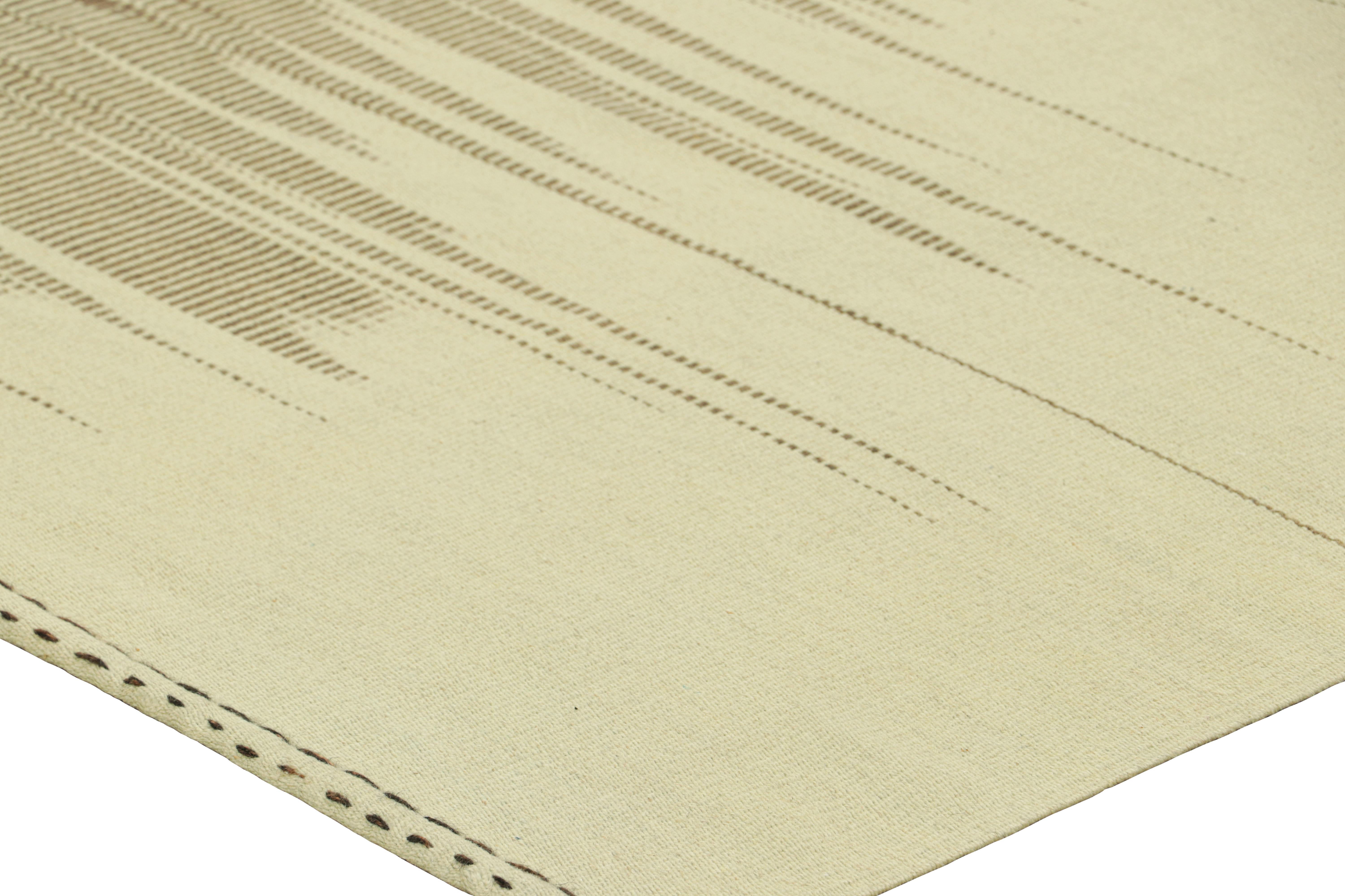 Rug & Kilim's Contemporary Kilim in Brown und Creme Streifen & Geometrische Muster im Zustand „Neu“ im Angebot in Long Island City, NY